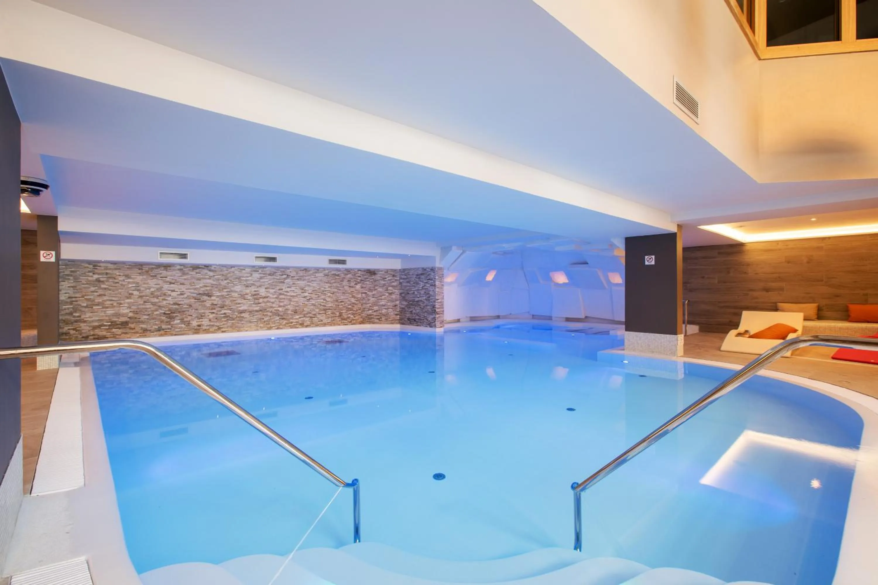 Pool view in Résidence Pierre & Vacances Premium L'Hévana