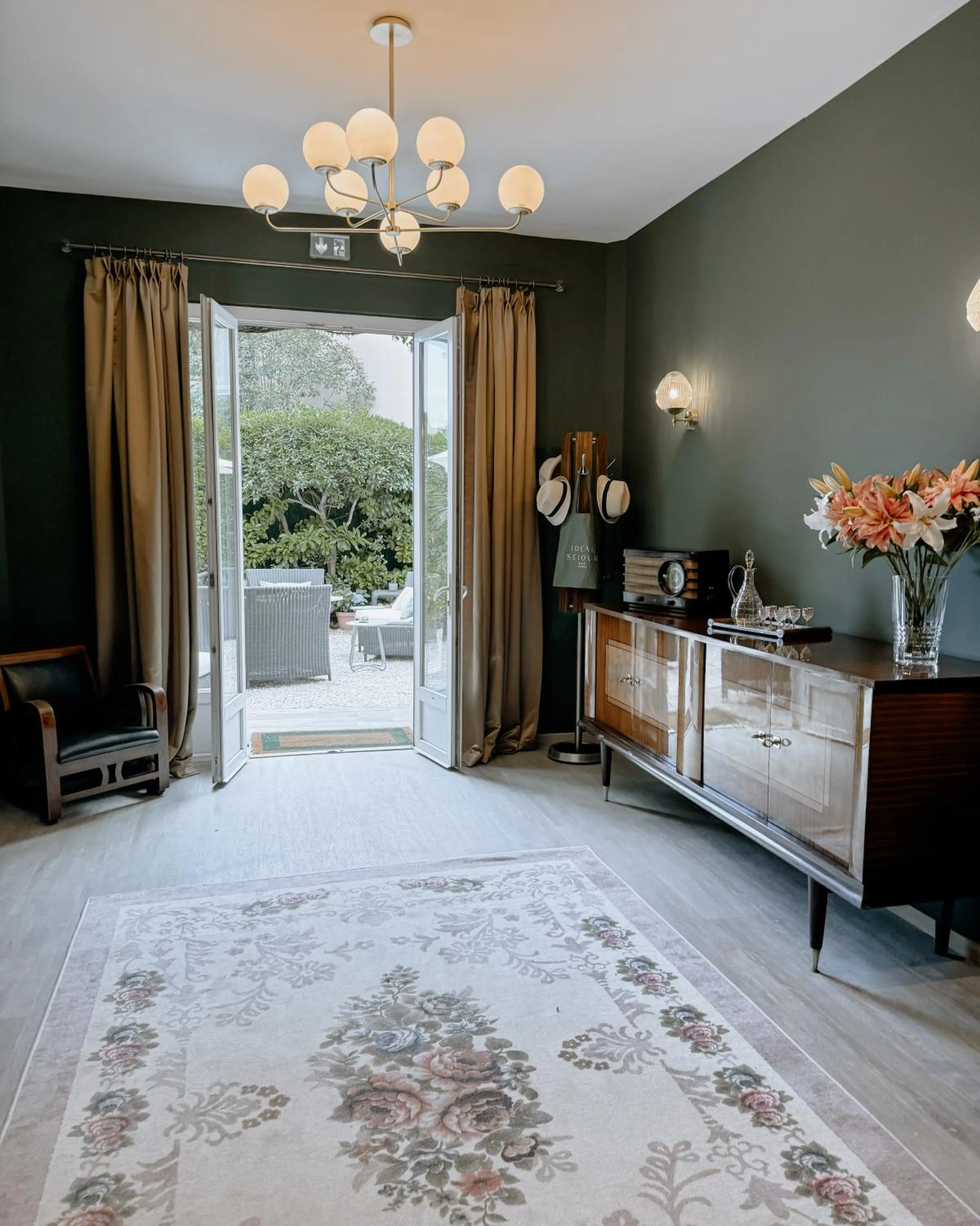 Living room in Ideal Sejour Cannes - Hôtel de Charme