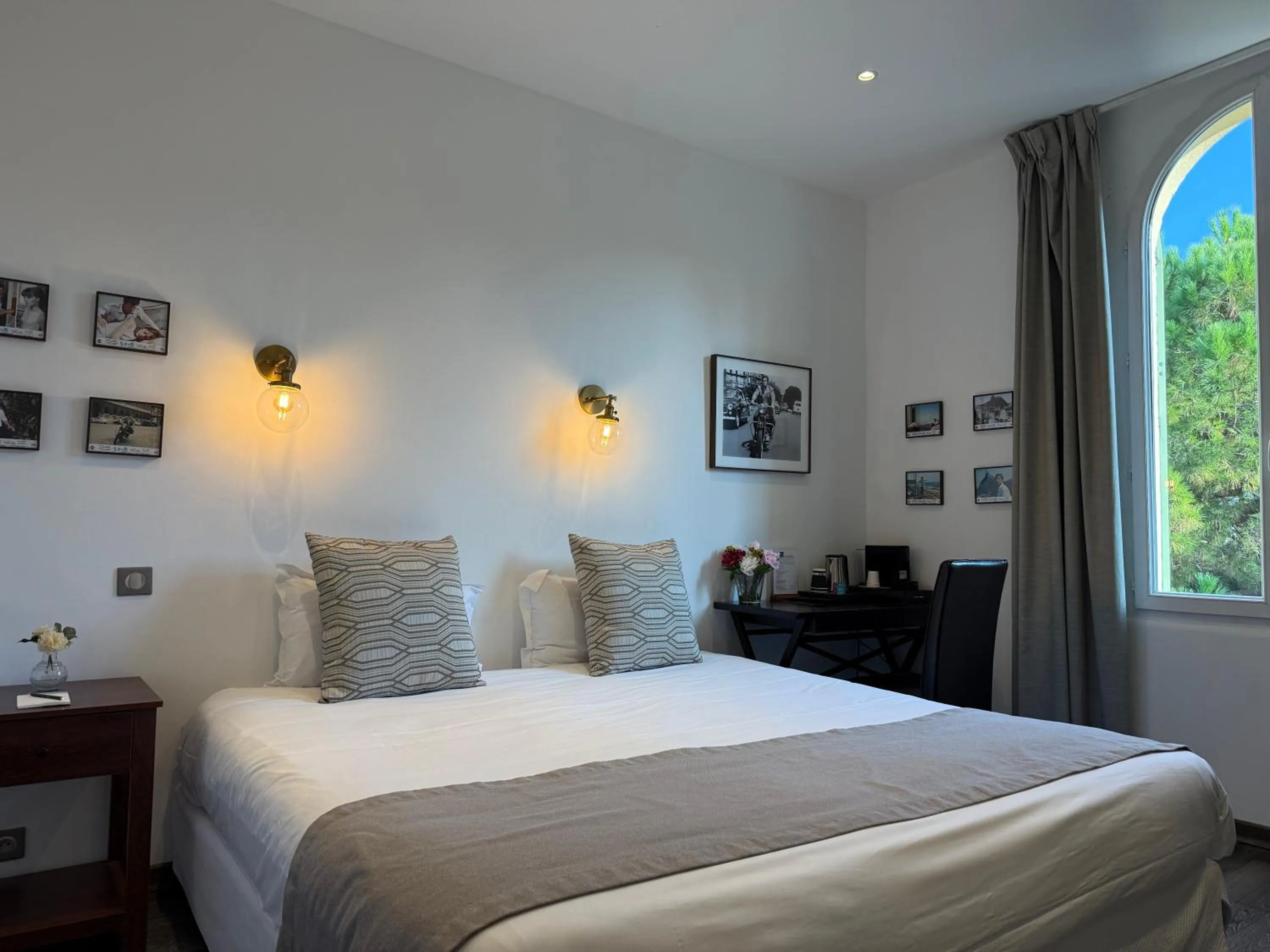 Bed in Ideal Sejour Cannes - Hôtel de Charme