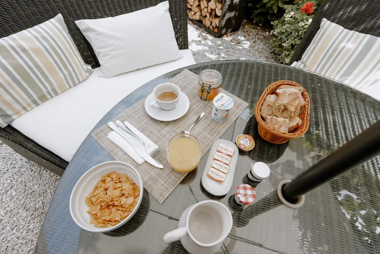 Food and drinks in Ideal Sejour Cannes - Hôtel de Charme