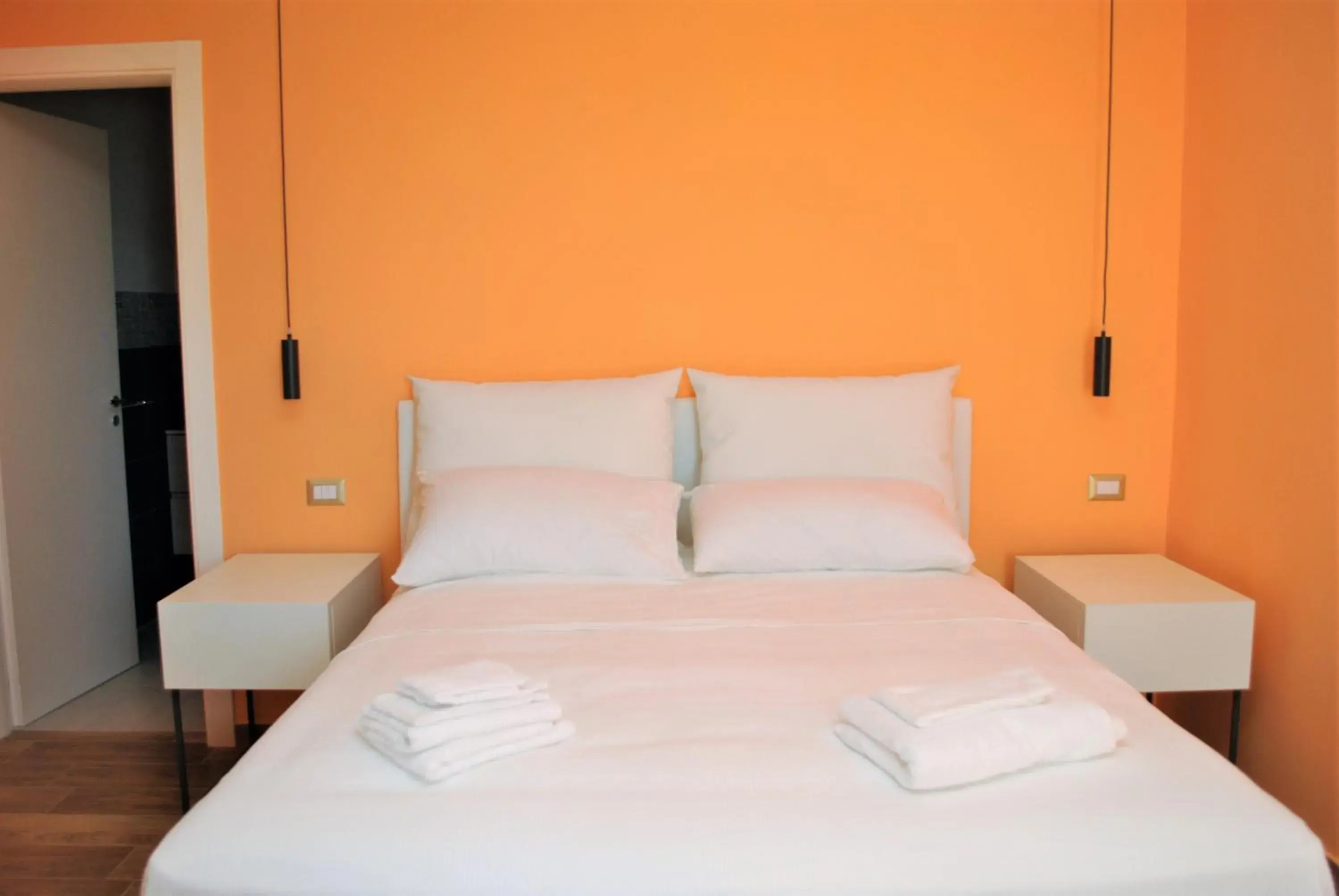 King Room with Spa Bath - single occupancy in Puteoli house King Room with Spa Bath - single occupancy in Puteoli house