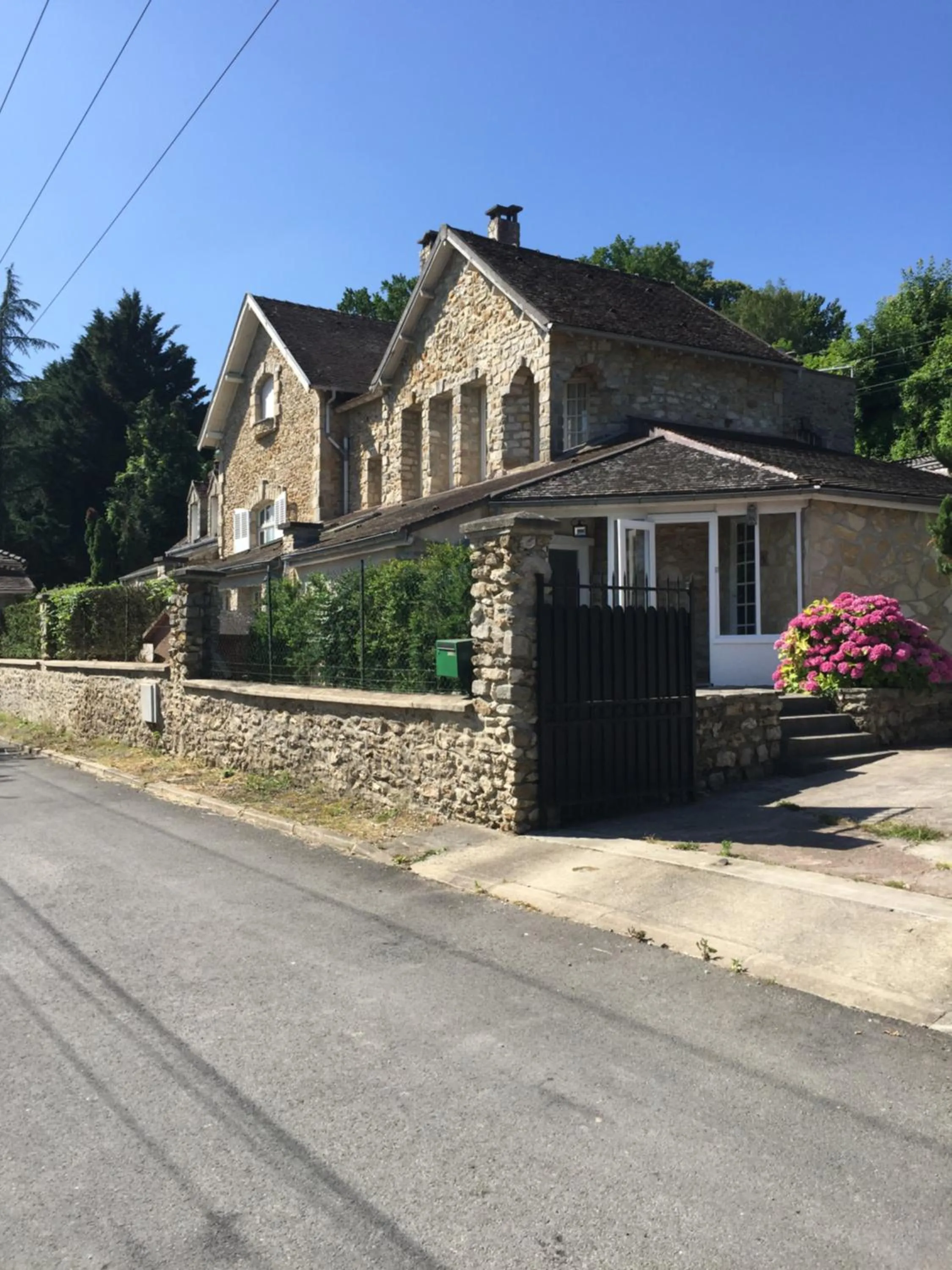 Two-Bedroom House in Maison en bord de seine