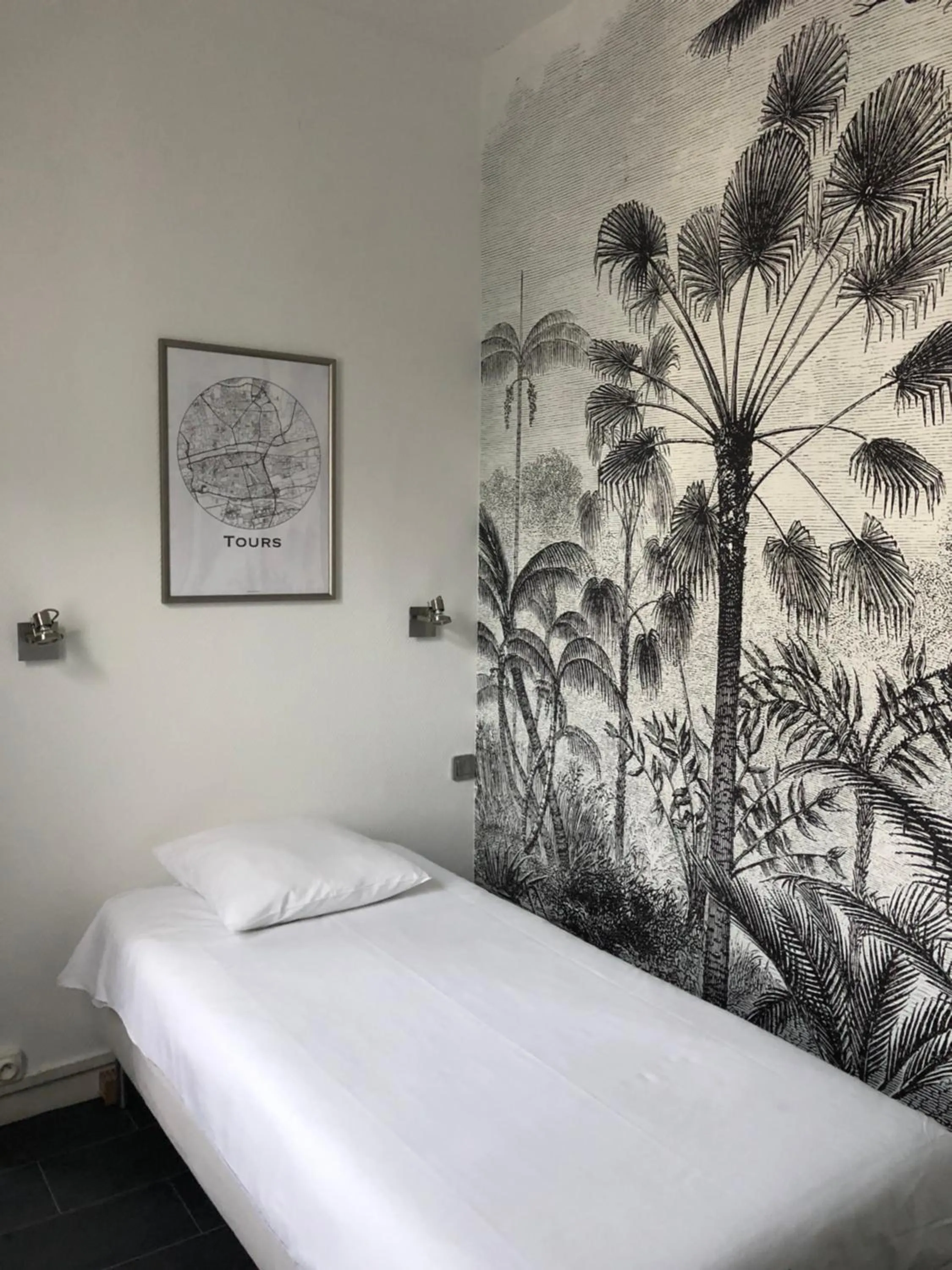 Bed in Hôtel Saint Eloi