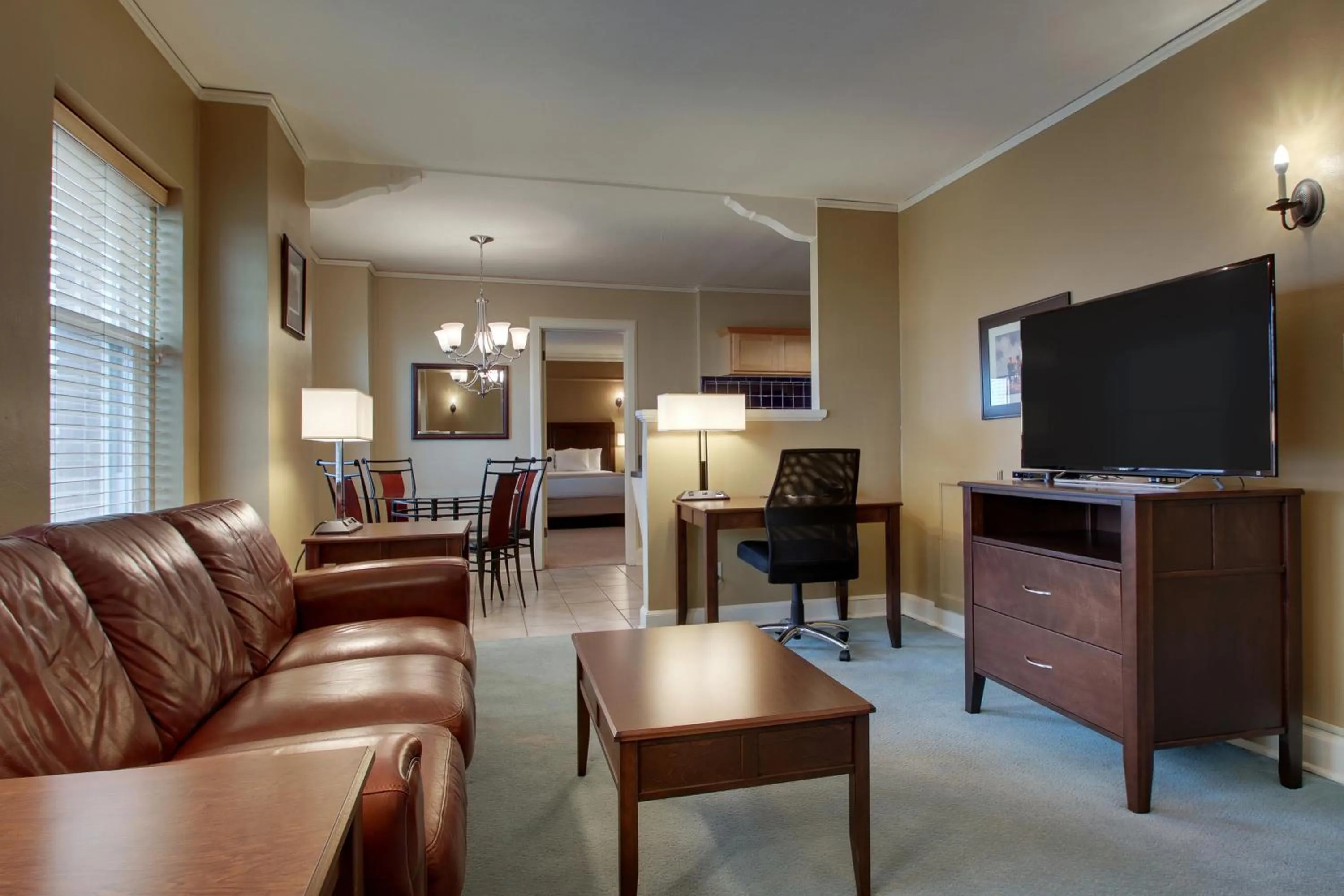 Knickerbocker on the Lake