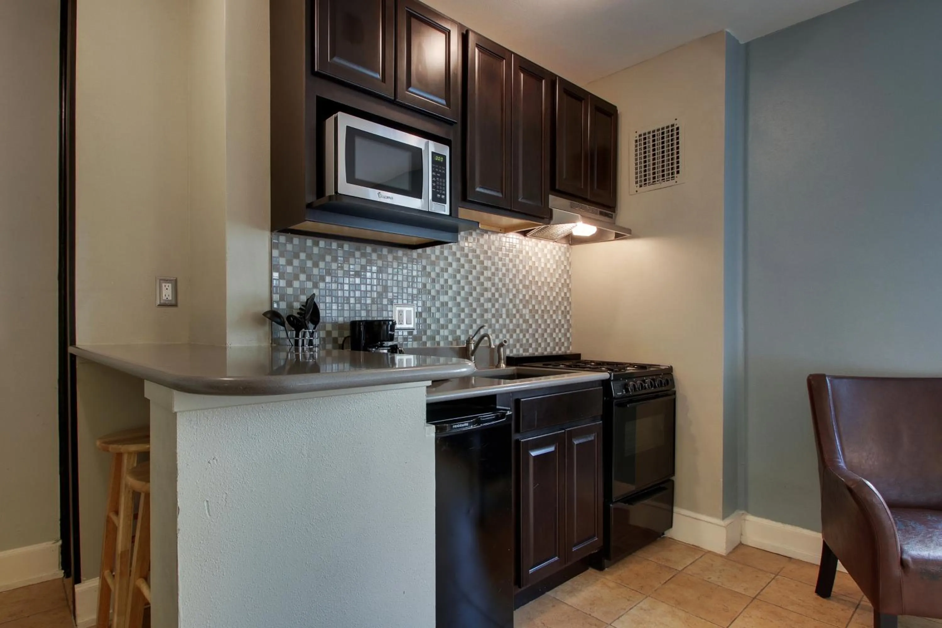 Knickerbocker on the Lake