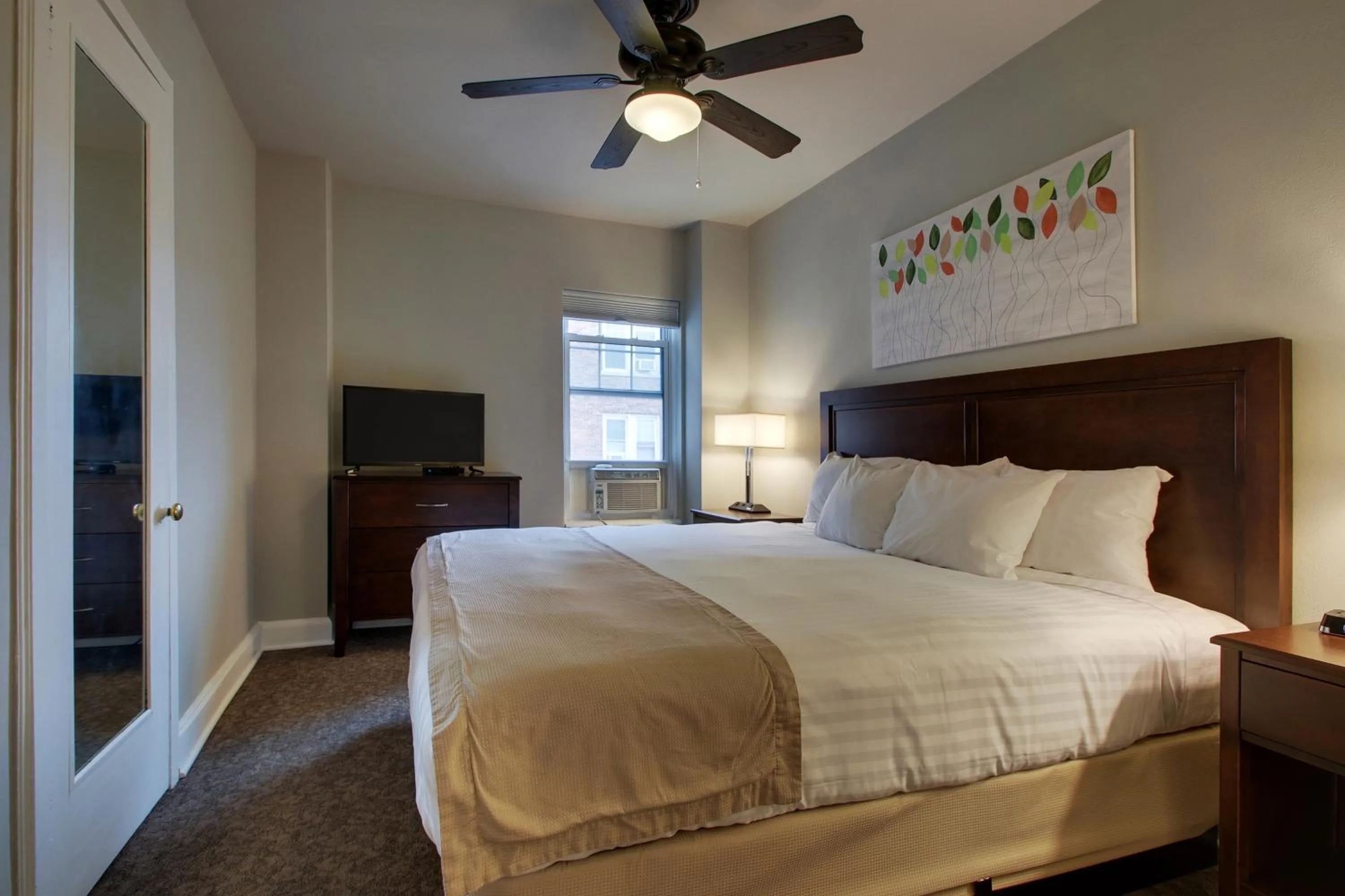 Bed in Knickerbocker on the Lake