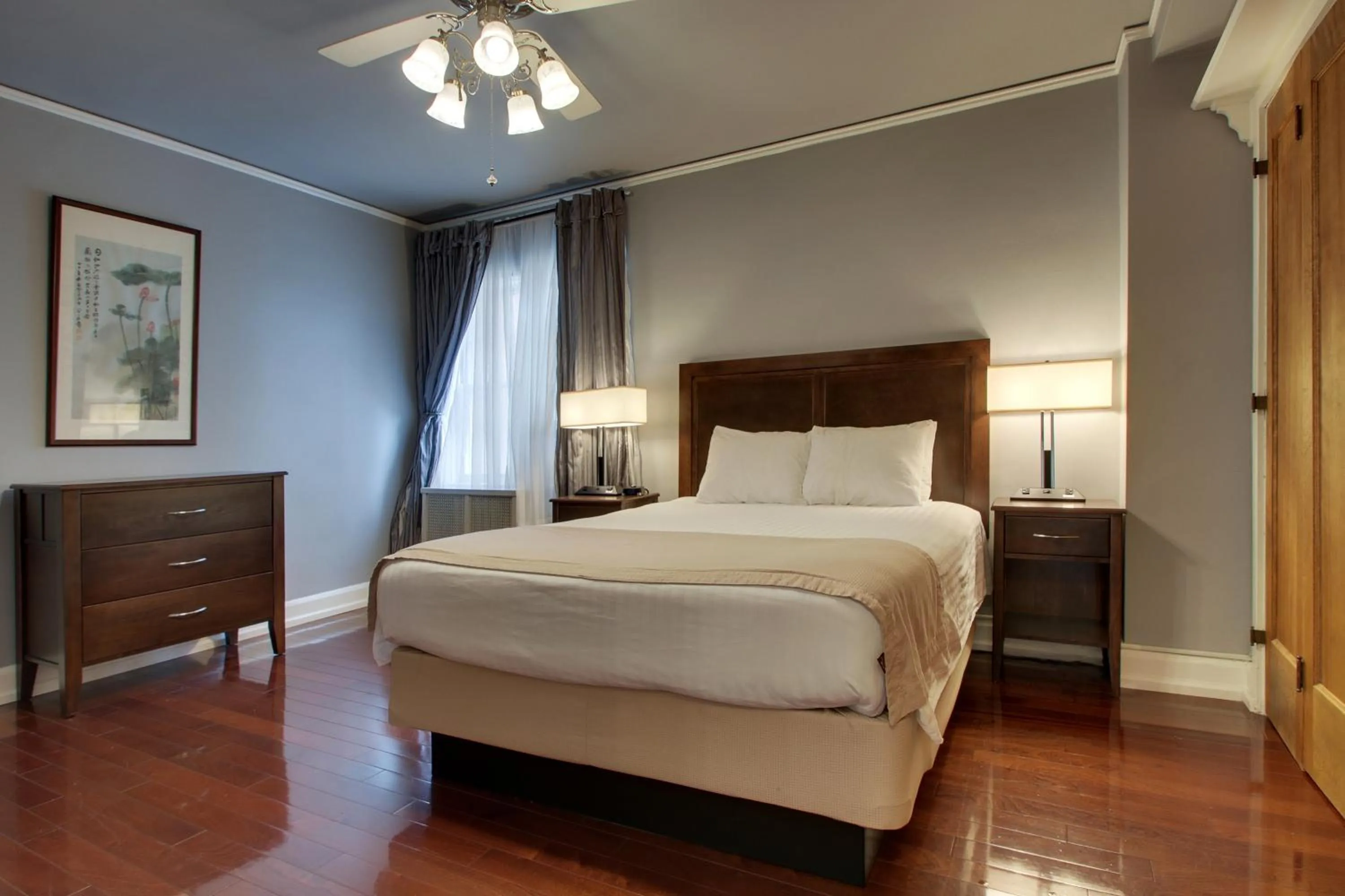 Bed in Knickerbocker on the Lake