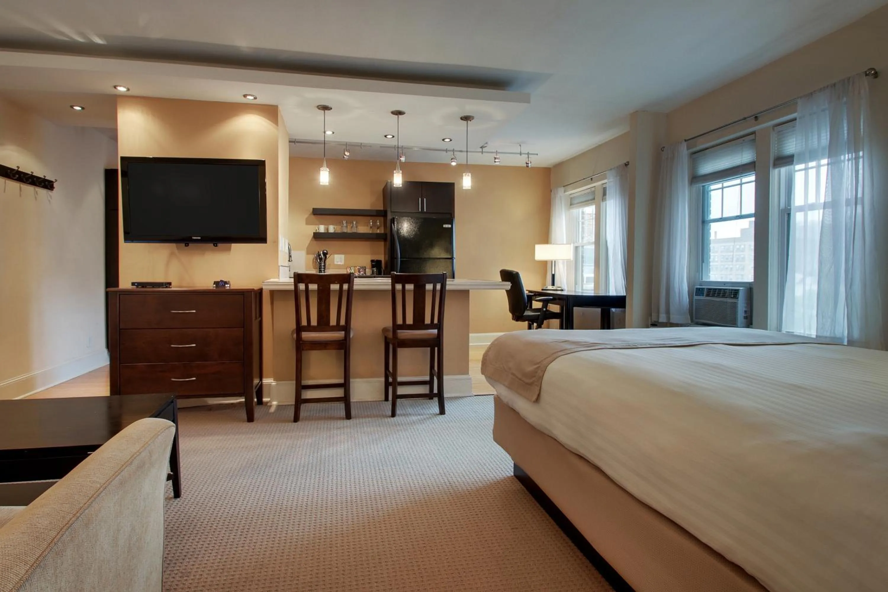 Bed in Knickerbocker on the Lake