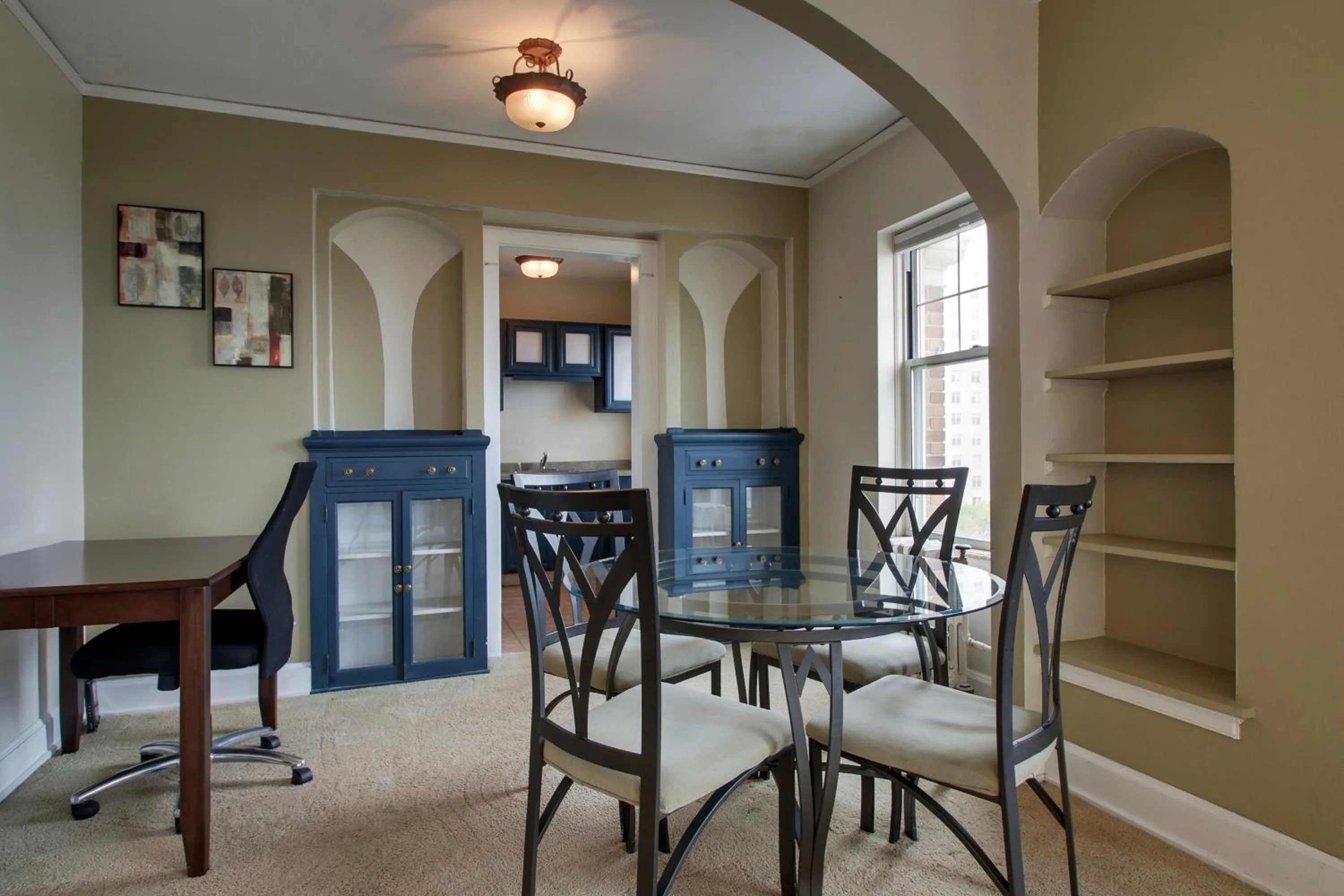 Knickerbocker on the Lake