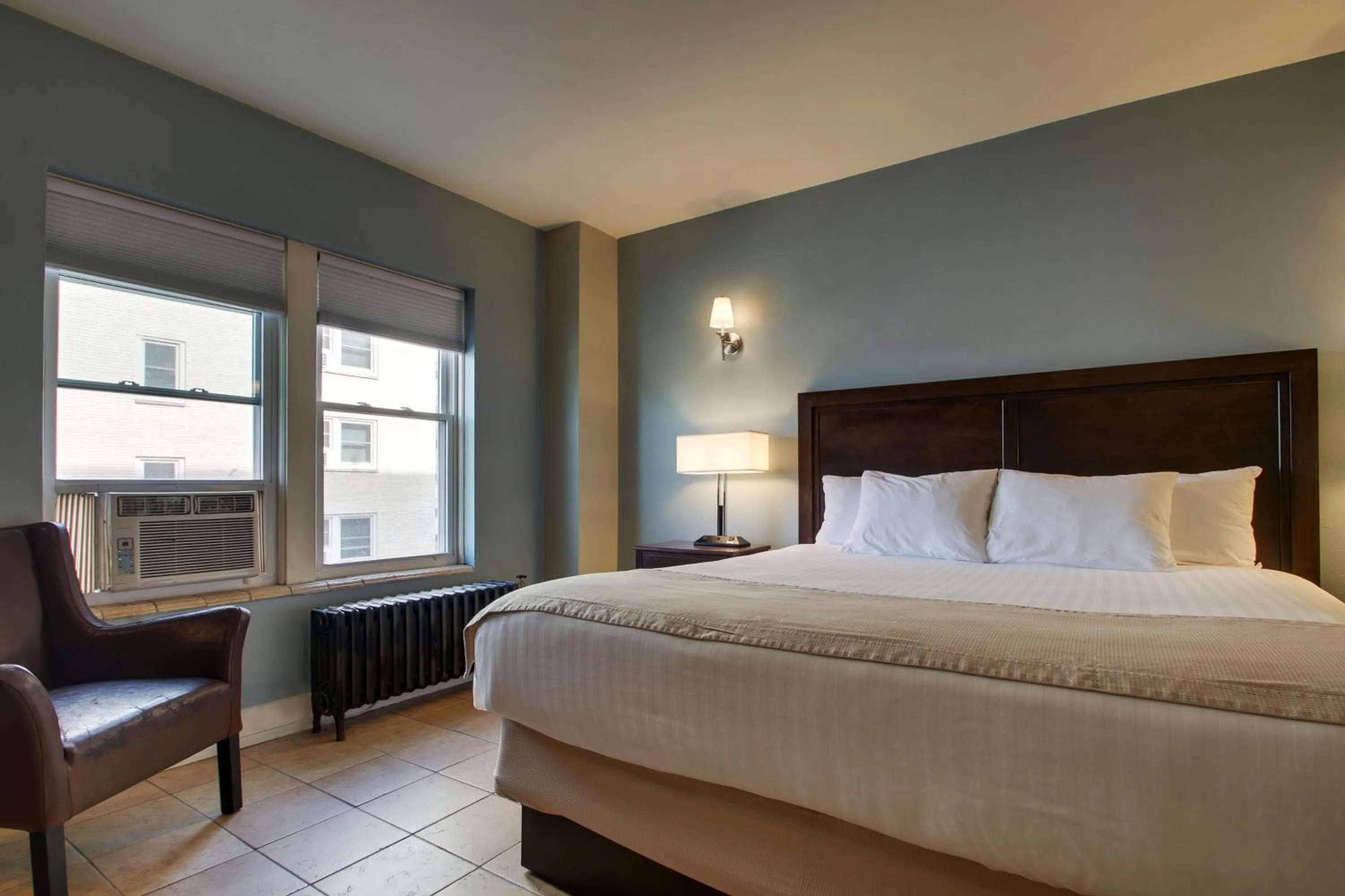 Bed in Knickerbocker on the Lake