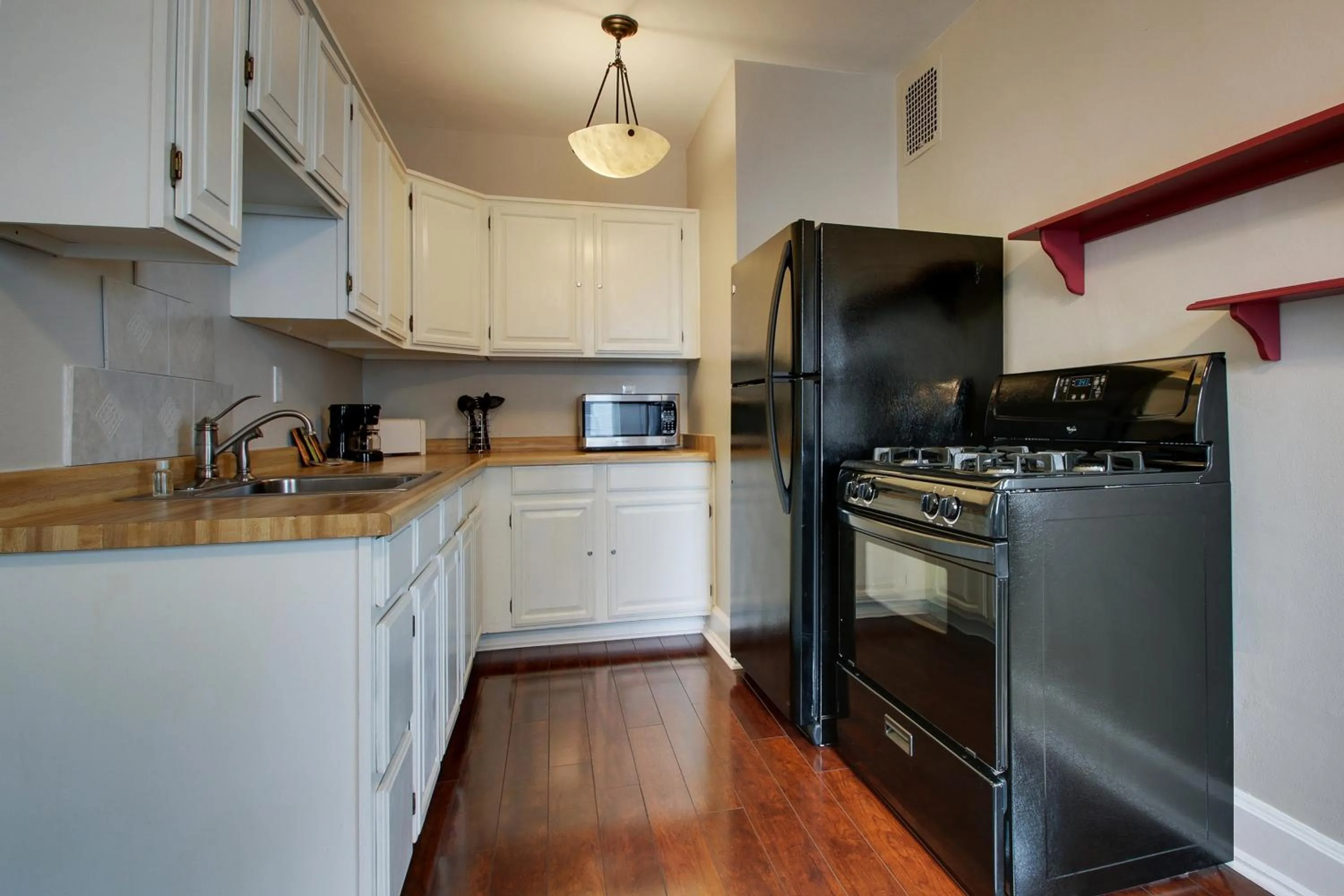 Knickerbocker on the Lake