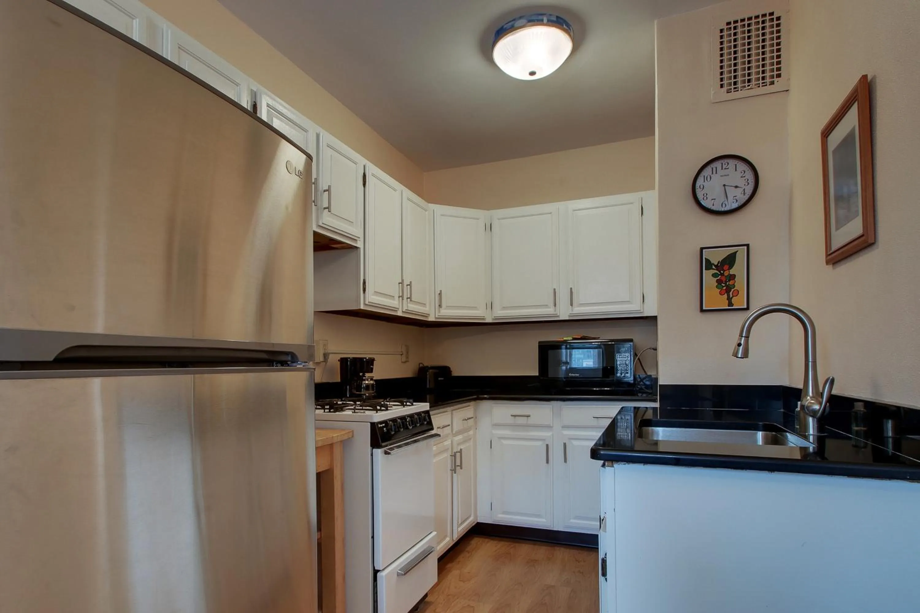 Knickerbocker on the Lake