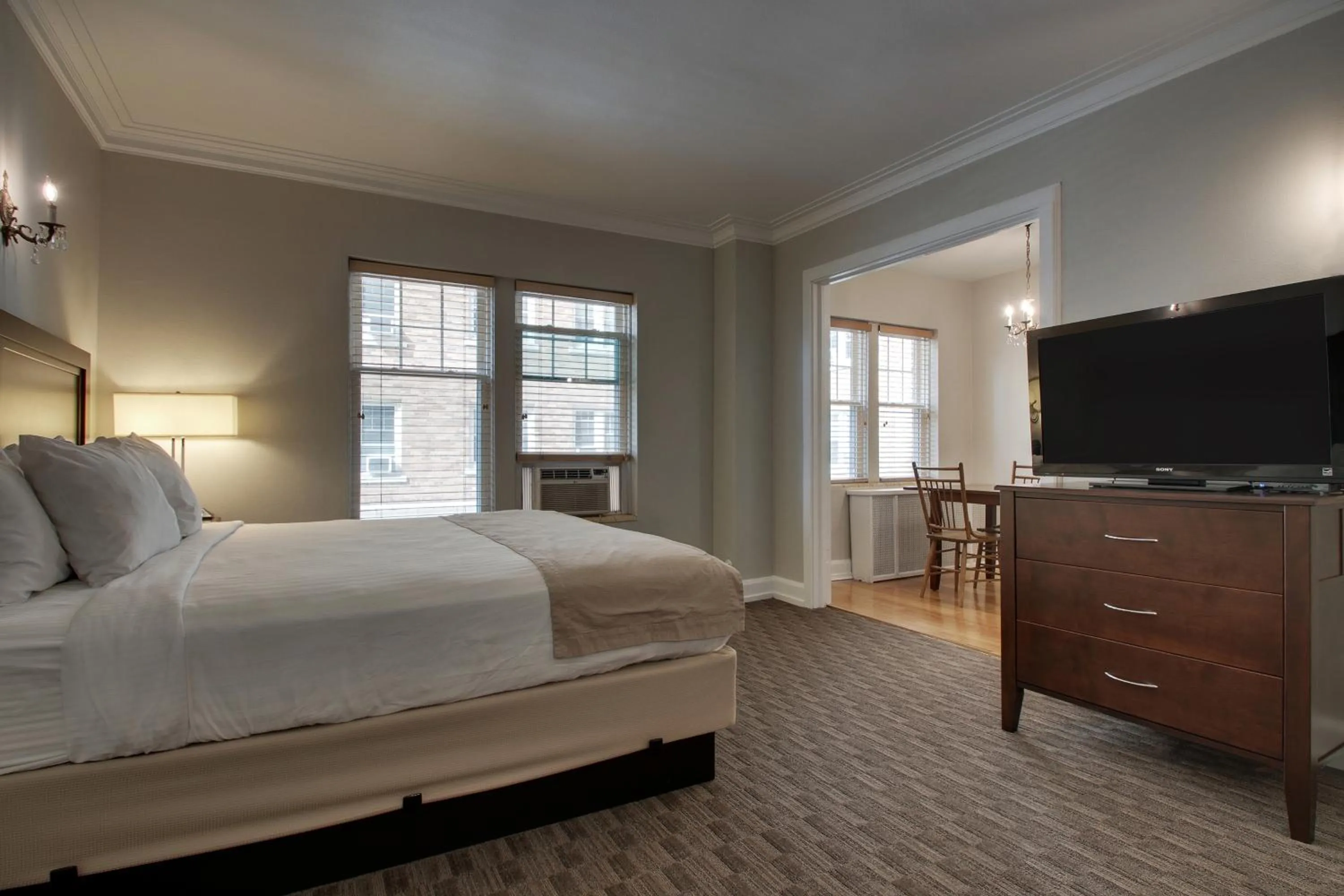 Bed in Knickerbocker on the Lake