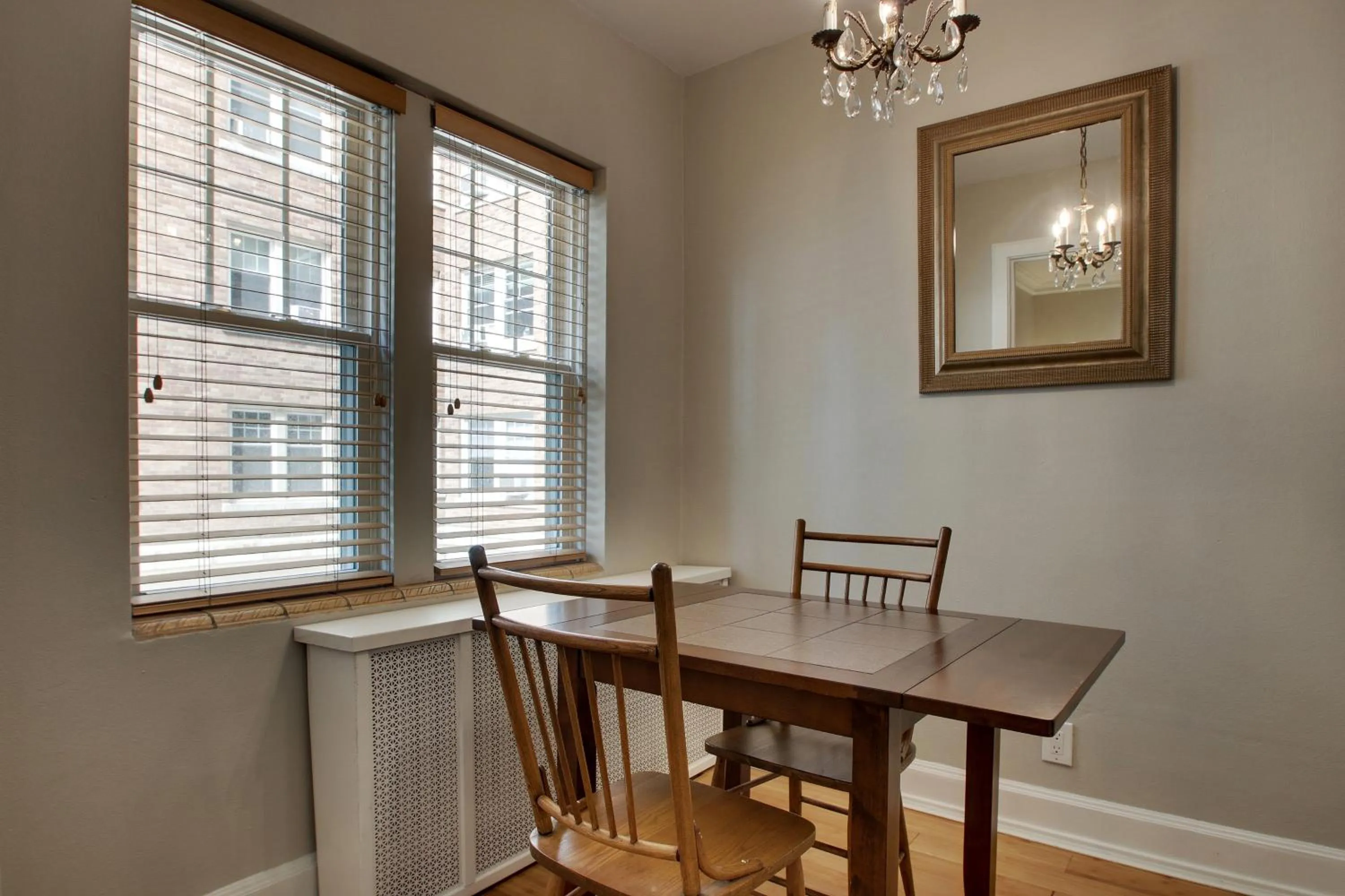 Knickerbocker on the Lake