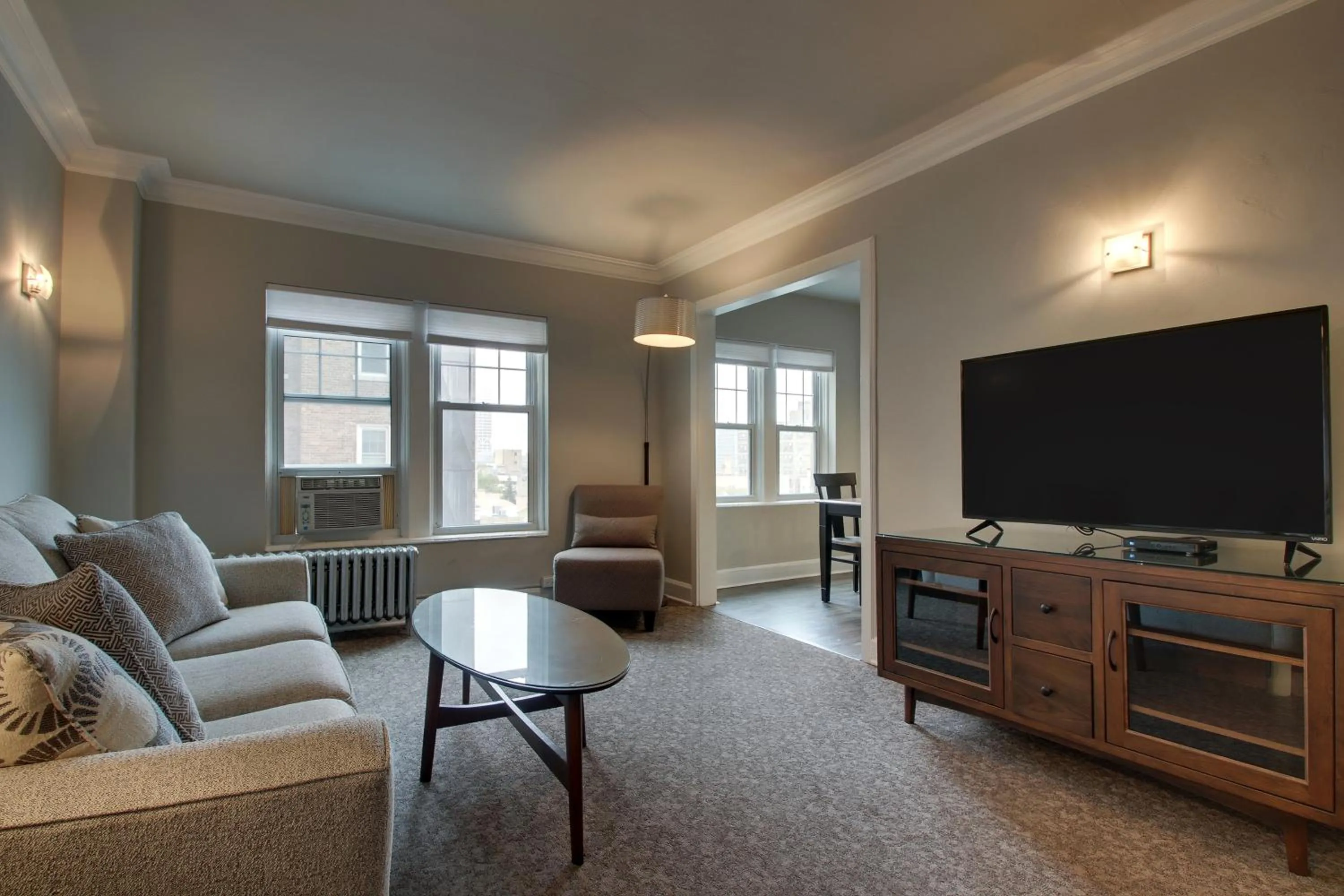 Knickerbocker on the Lake