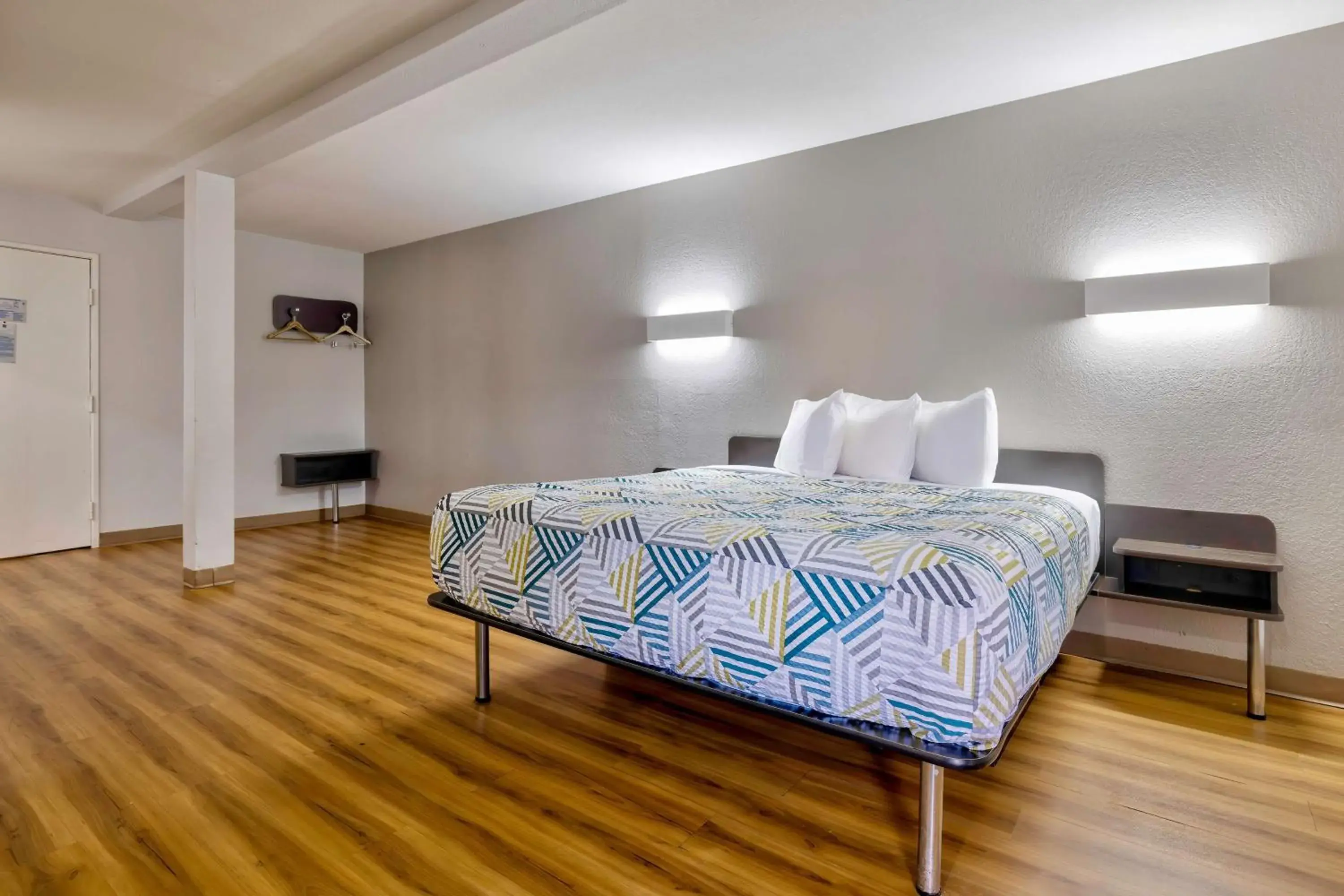 King Suite with Balcony - Non-Smoking in Motel 6 Little Rock AR South King Suite with Balcony - Non-Smoking in Motel 6 Little Rock AR South