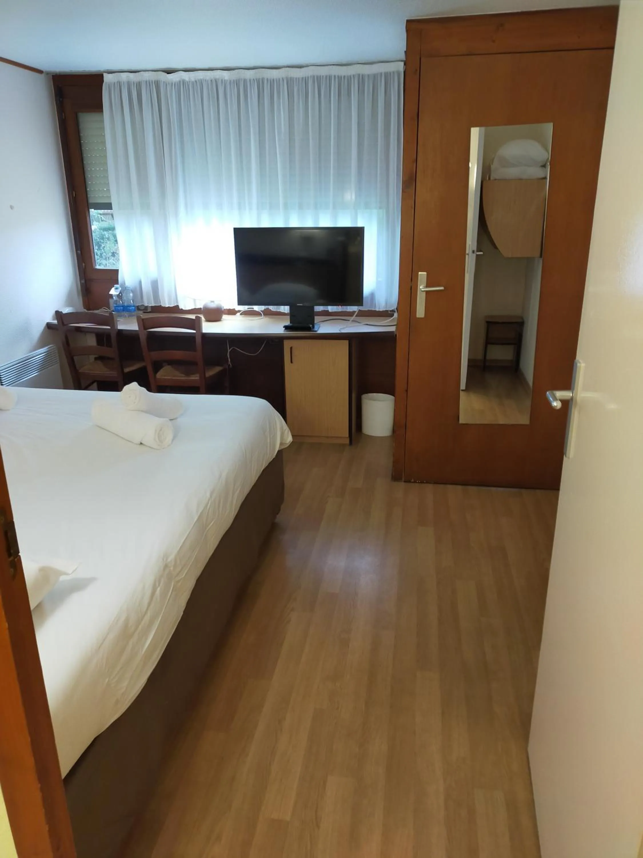 Bedroom, Bed in The Originals Access, Hôtel Foix