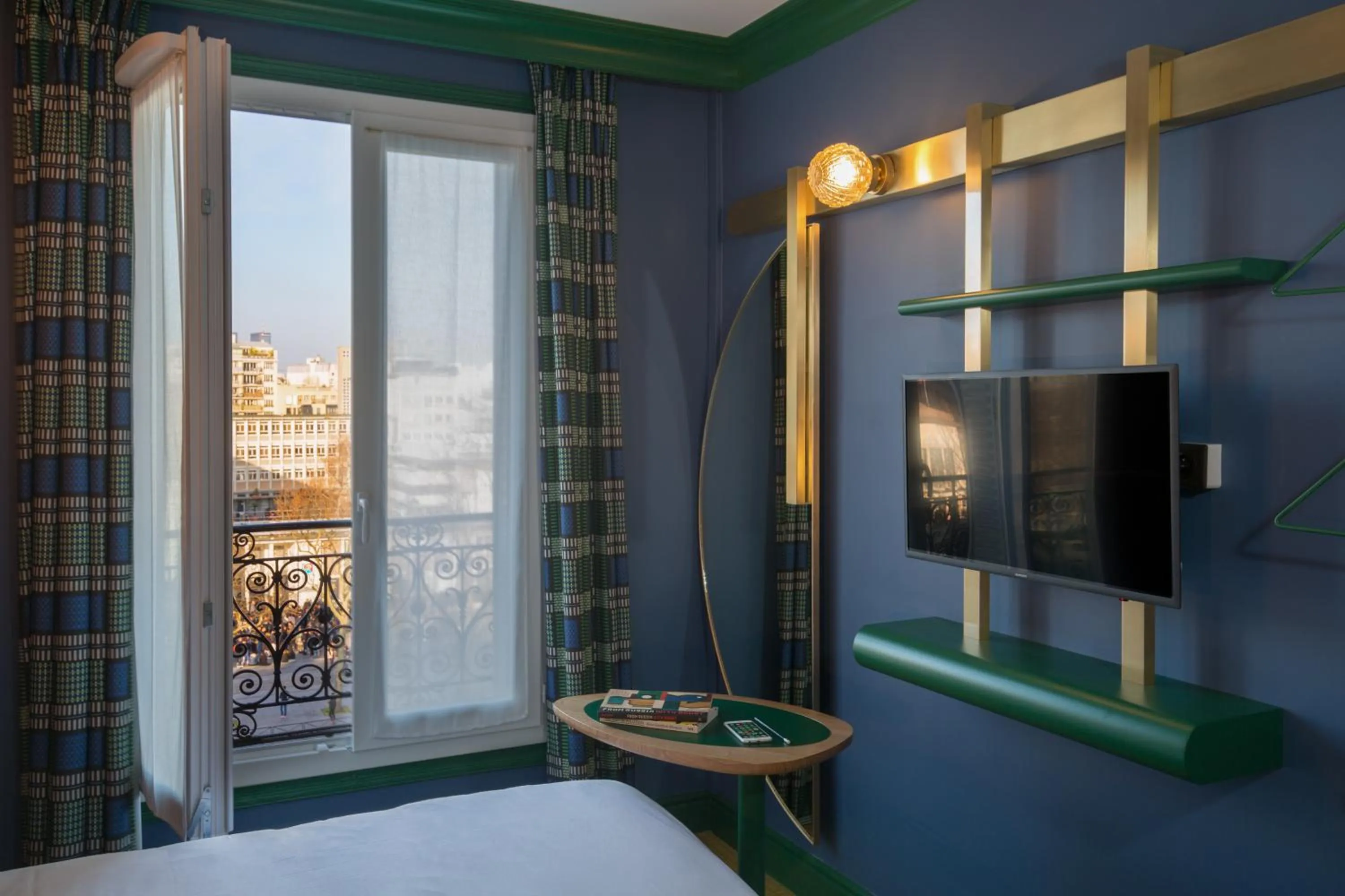 TV and multimedia, Bed in ibis Styles Paris Nation Cours de Vincennes