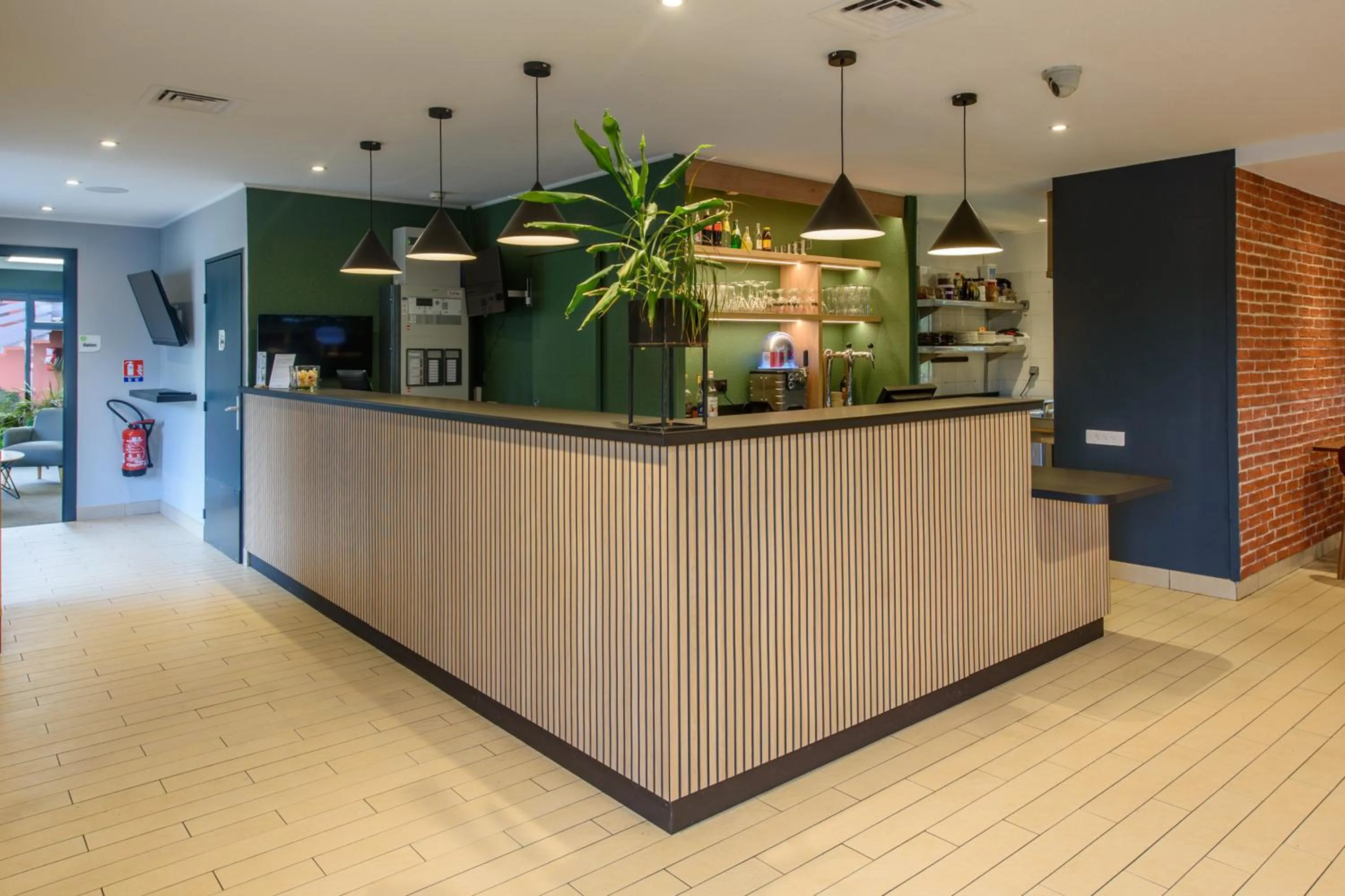 Lobby or reception in Campanile NATURE - Toulouse Nord L'Union