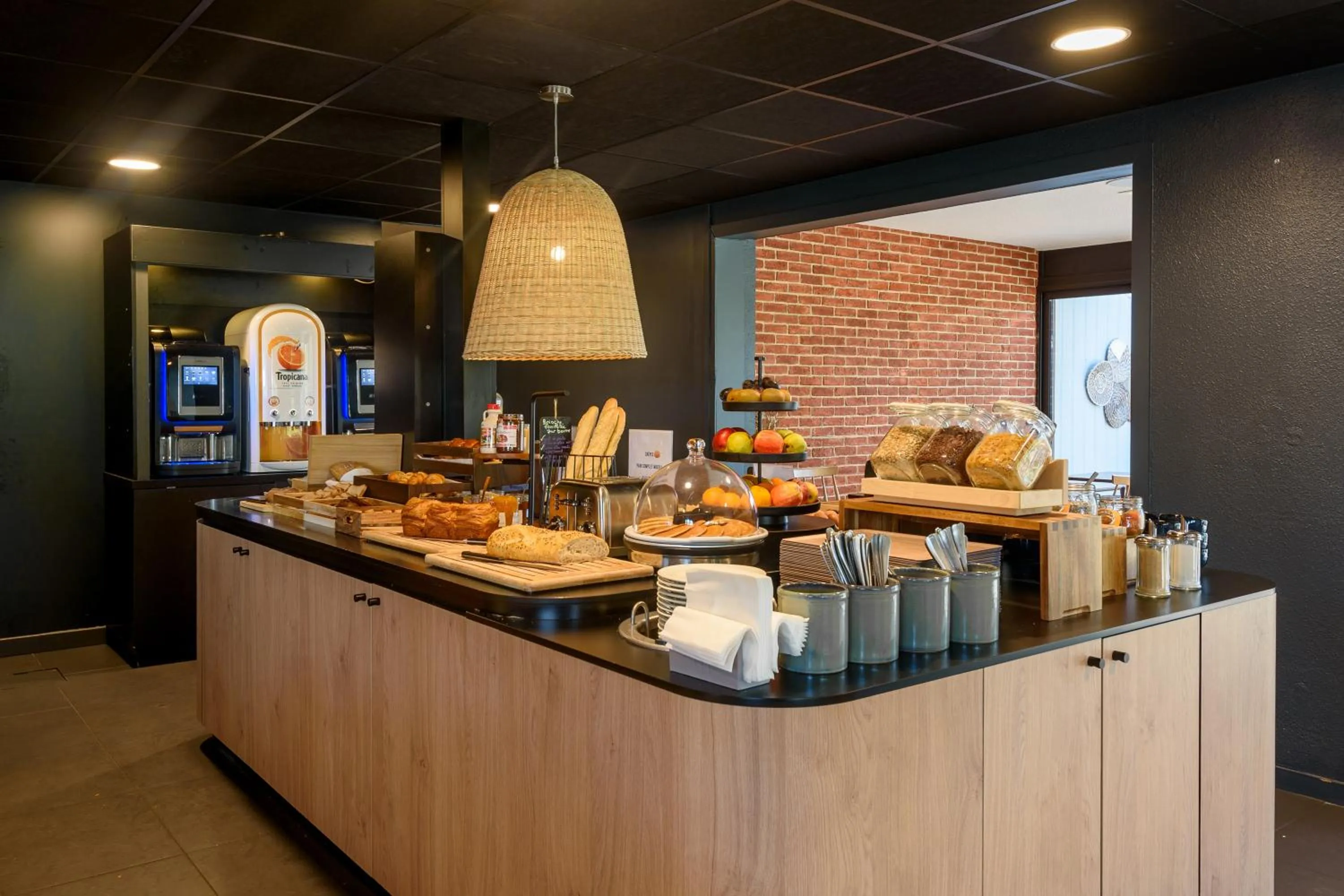 Food and drinks in Campanile NATURE - Toulouse Nord L'Union