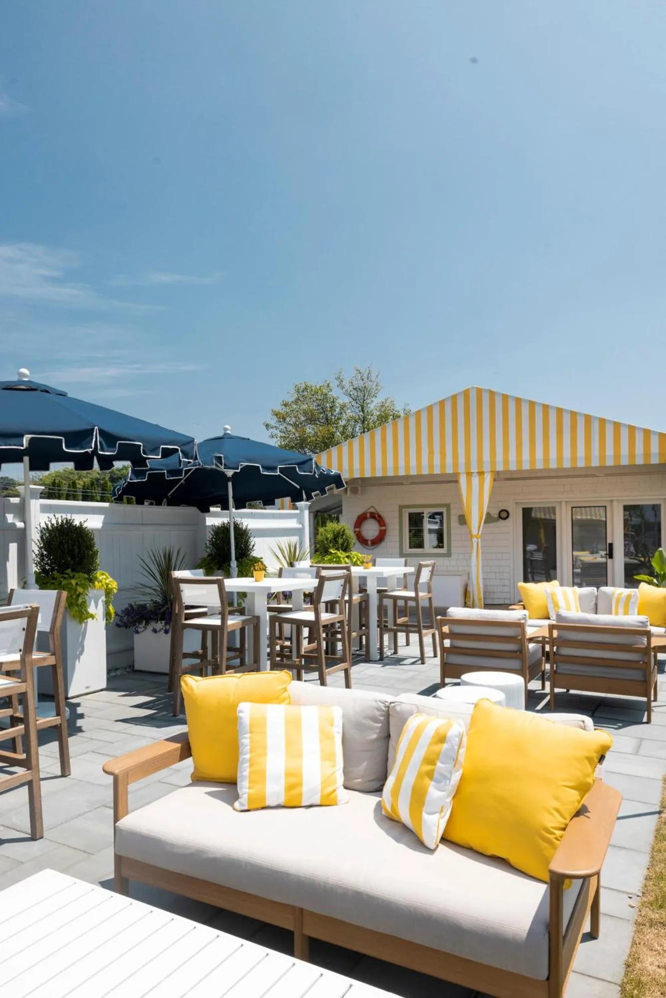 Garden in Yachtsman Lodge & Marina