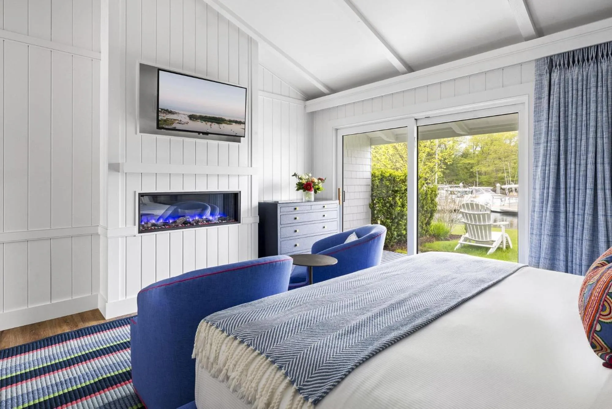 Bedroom, Bed in Yachtsman Lodge & Marina