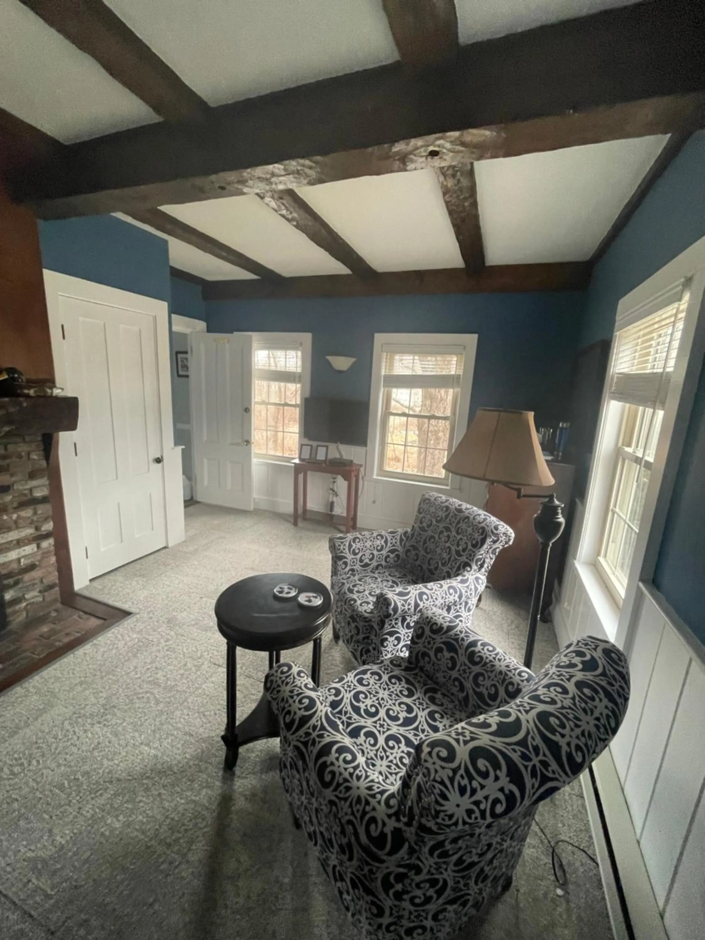 Bed in 1802 House Bed & Breakfast