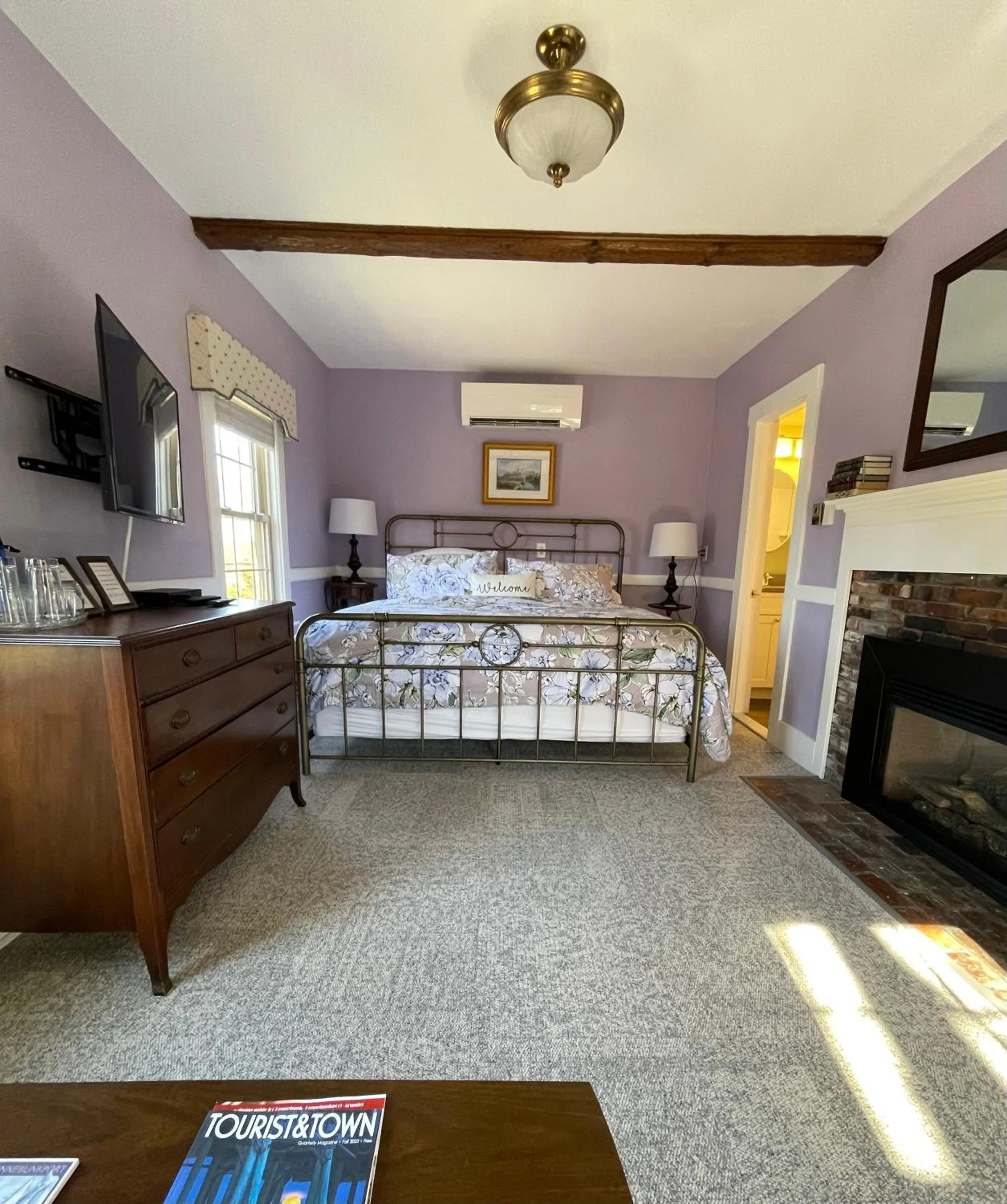 Bed in 1802 House Bed & Breakfast