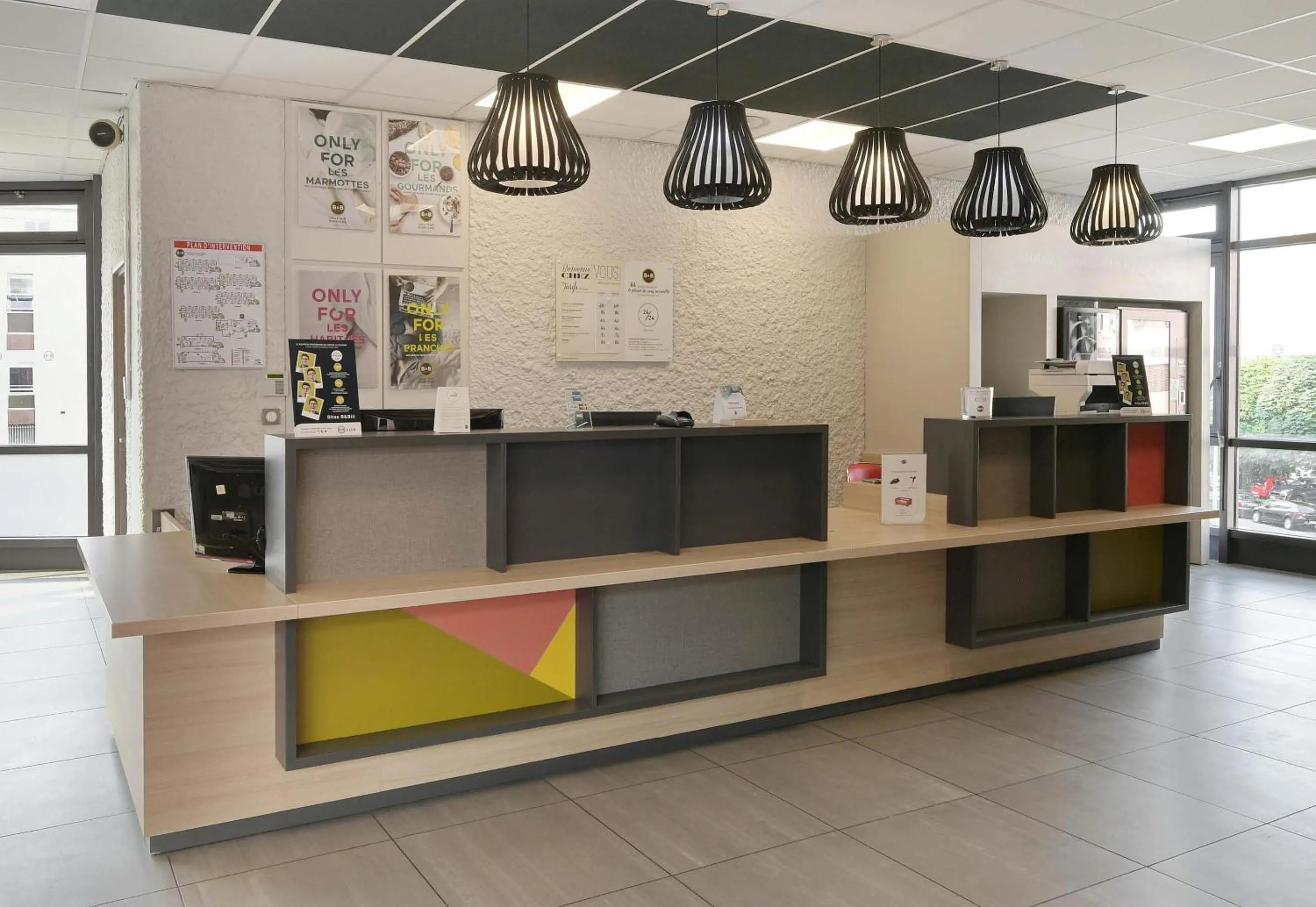 Lobby or reception in B&B HOTEL le Mans Centre