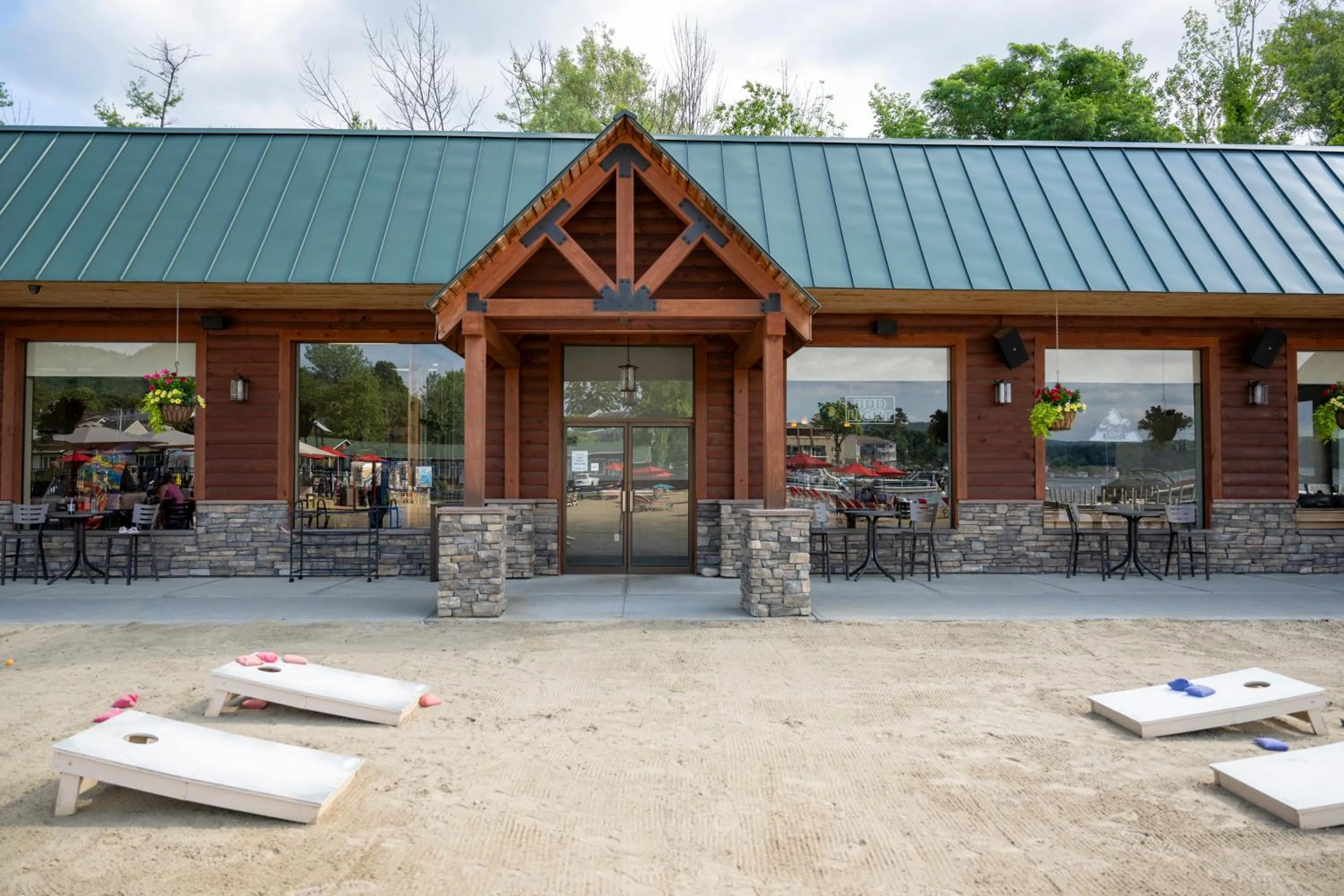 Restaurant/places to eat in Scotty's Lakeside Resort