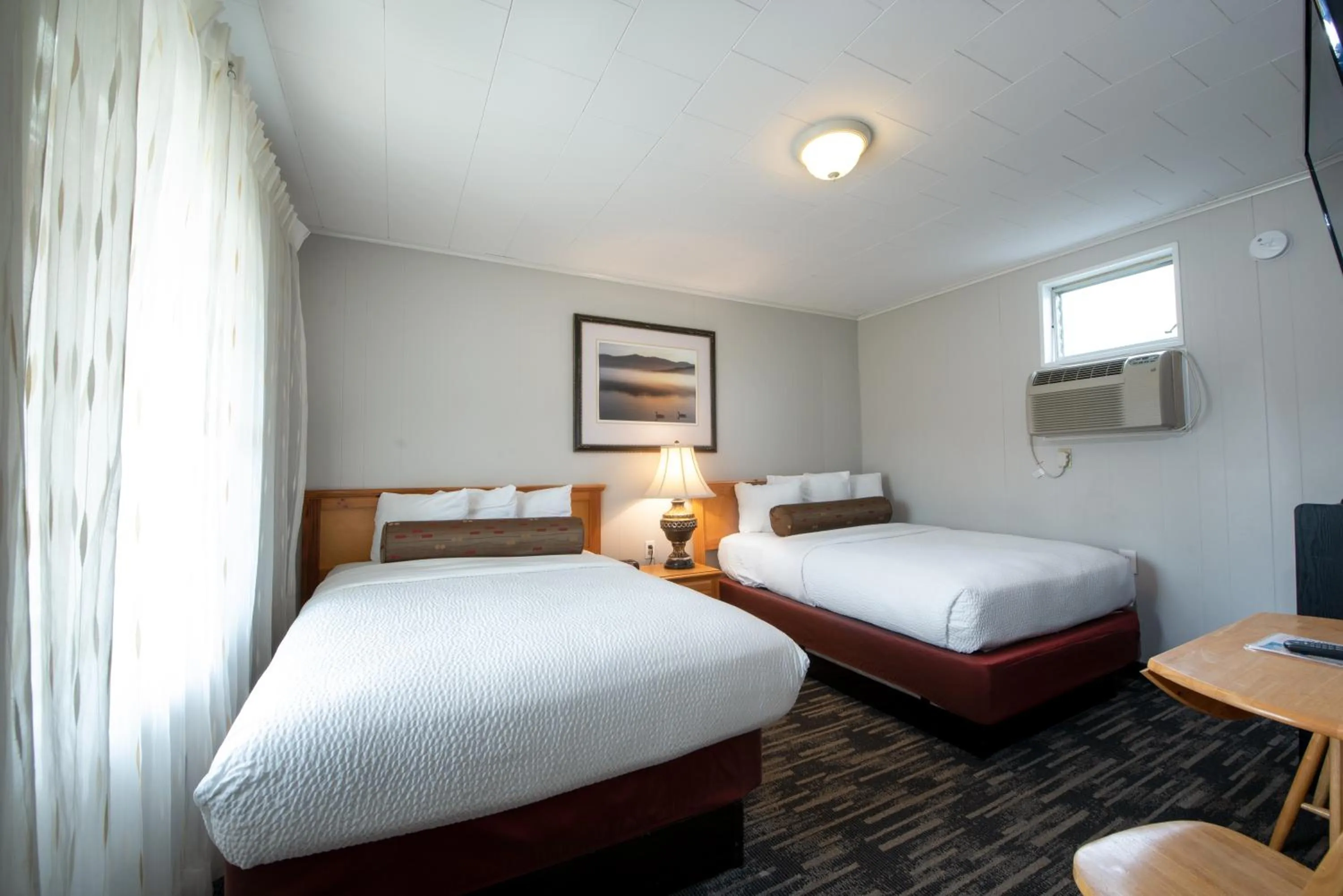 Bed in Scotty's Lakeside Resort