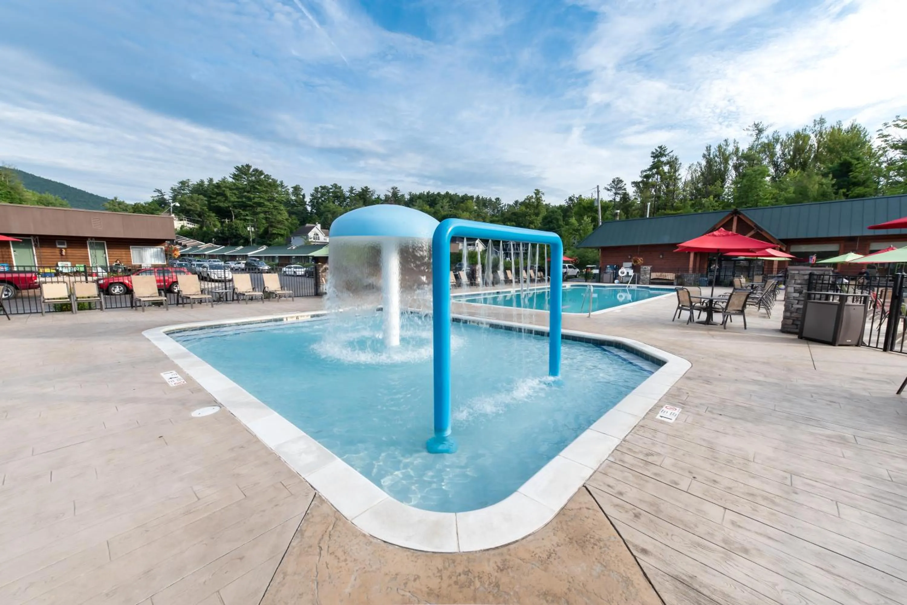 Swimming pool in Scotty's Lakeside Resort
