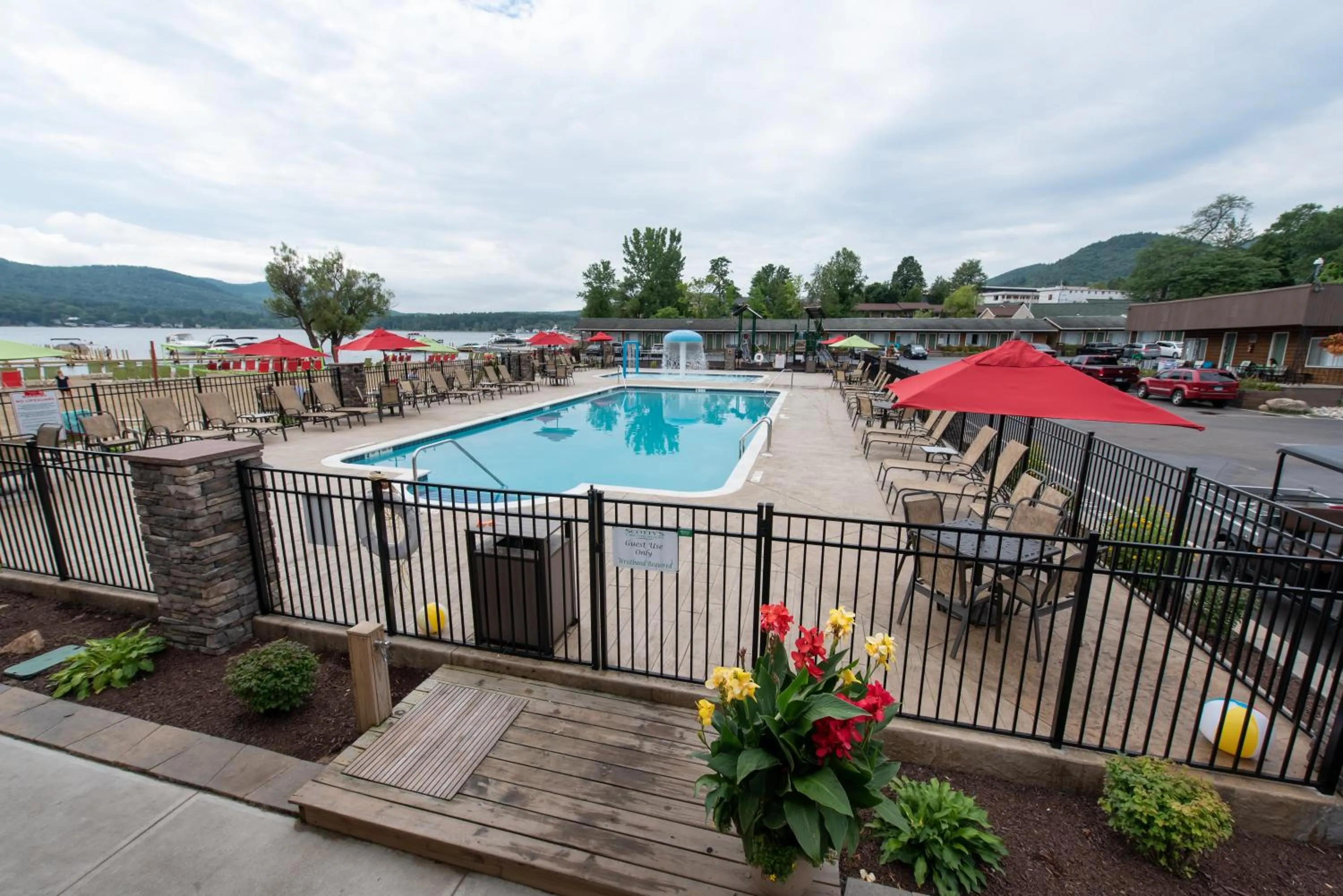Swimming pool in Scotty's Lakeside Resort