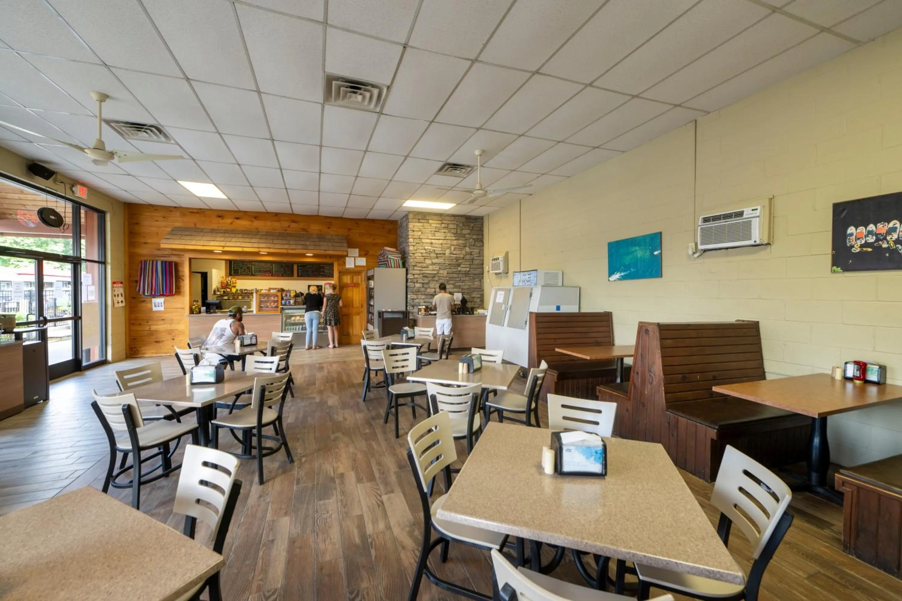 Restaurant/places to eat in Scotty's Lakeside Resort