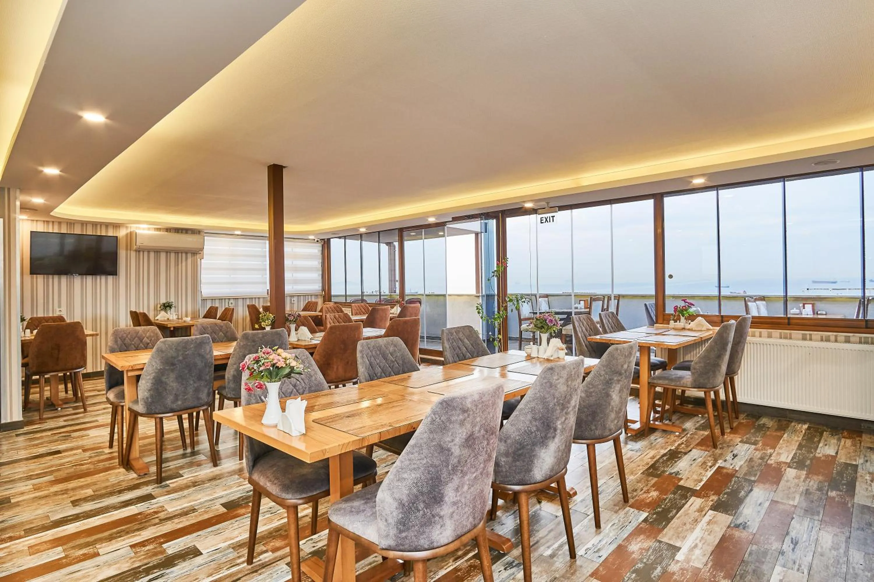 Restaurant/places to eat in Beyazit Palace Hotel