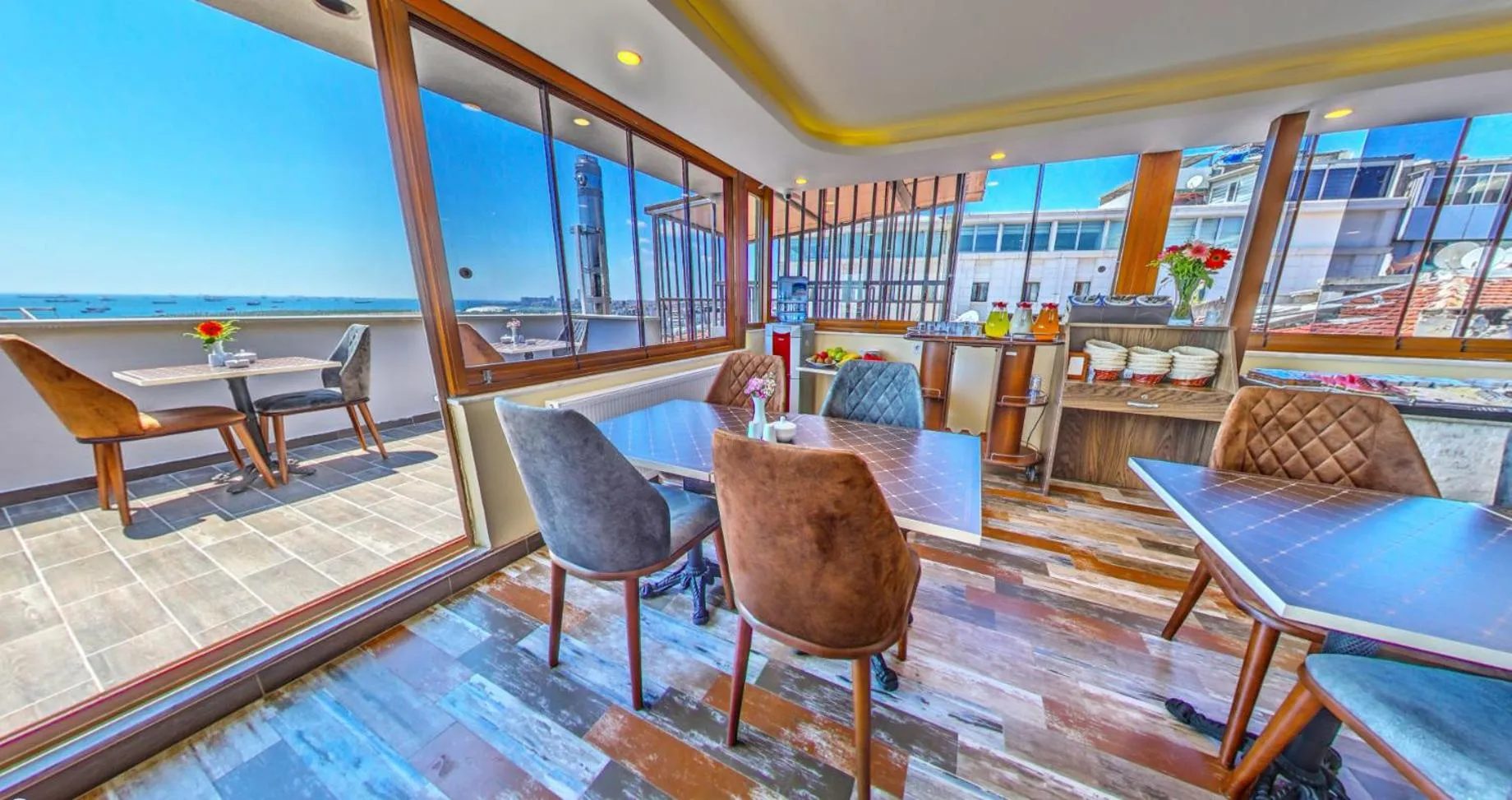 Restaurant/places to eat in Beyazit Palace Hotel