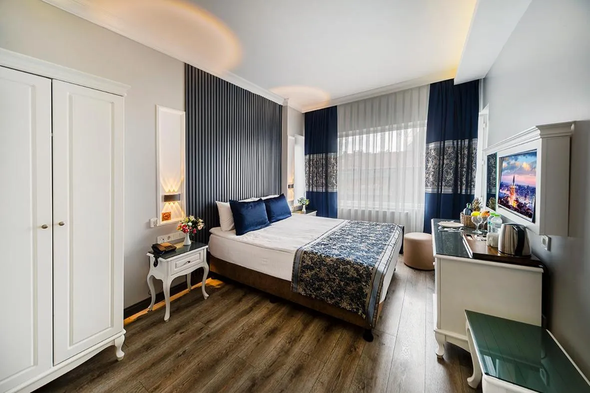 Photo of the whole room, Bed in Beyazit Palace Hotel