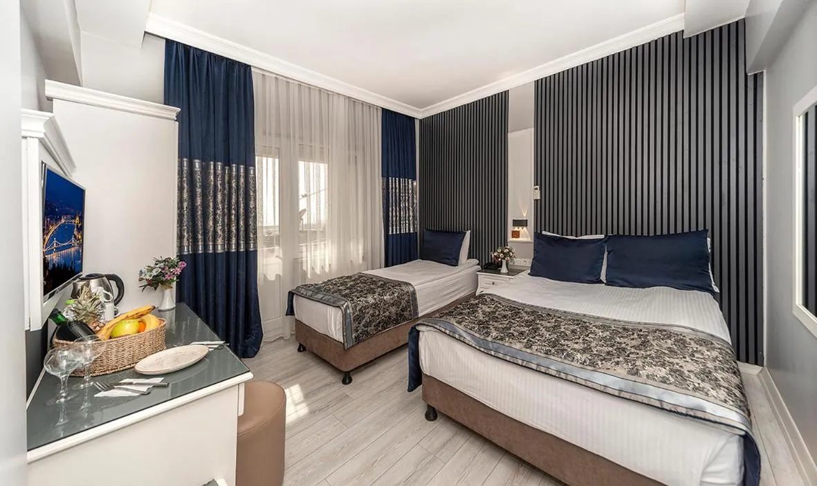 Photo of the whole room, Bed in Beyazit Palace Hotel