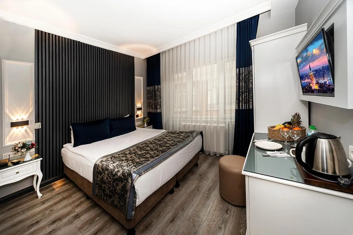 Photo of the whole room, Bed in Beyazit Palace Hotel