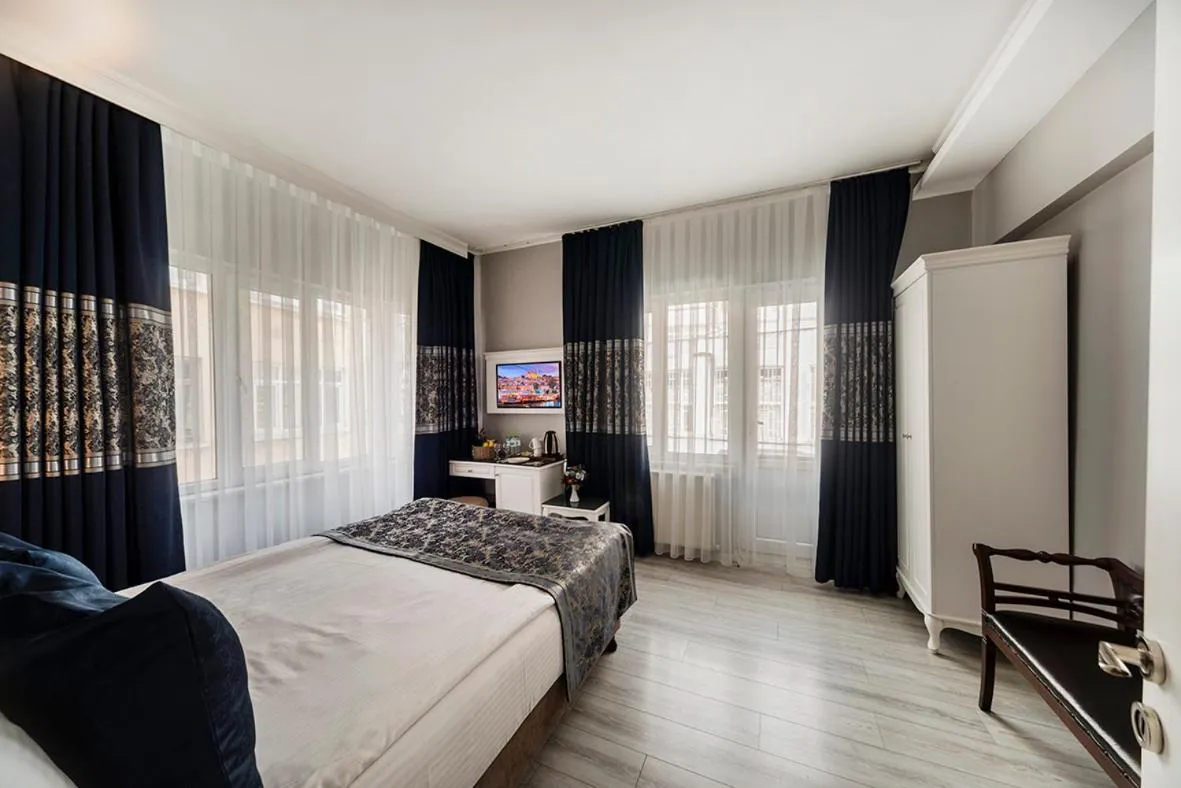 Photo of the whole room, Bed in Beyazit Palace Hotel