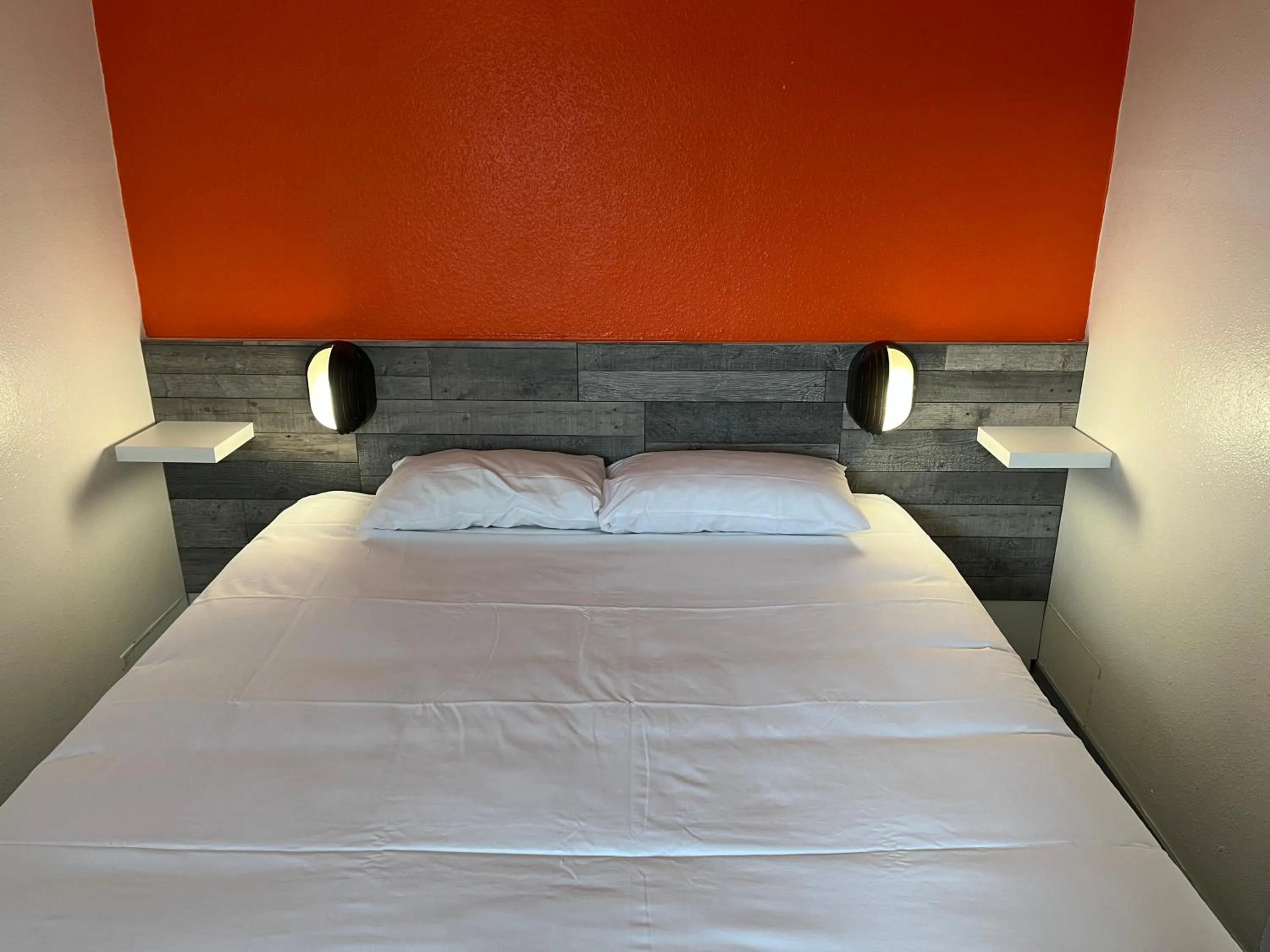 Bed in Kyriad Direct Macon Sud