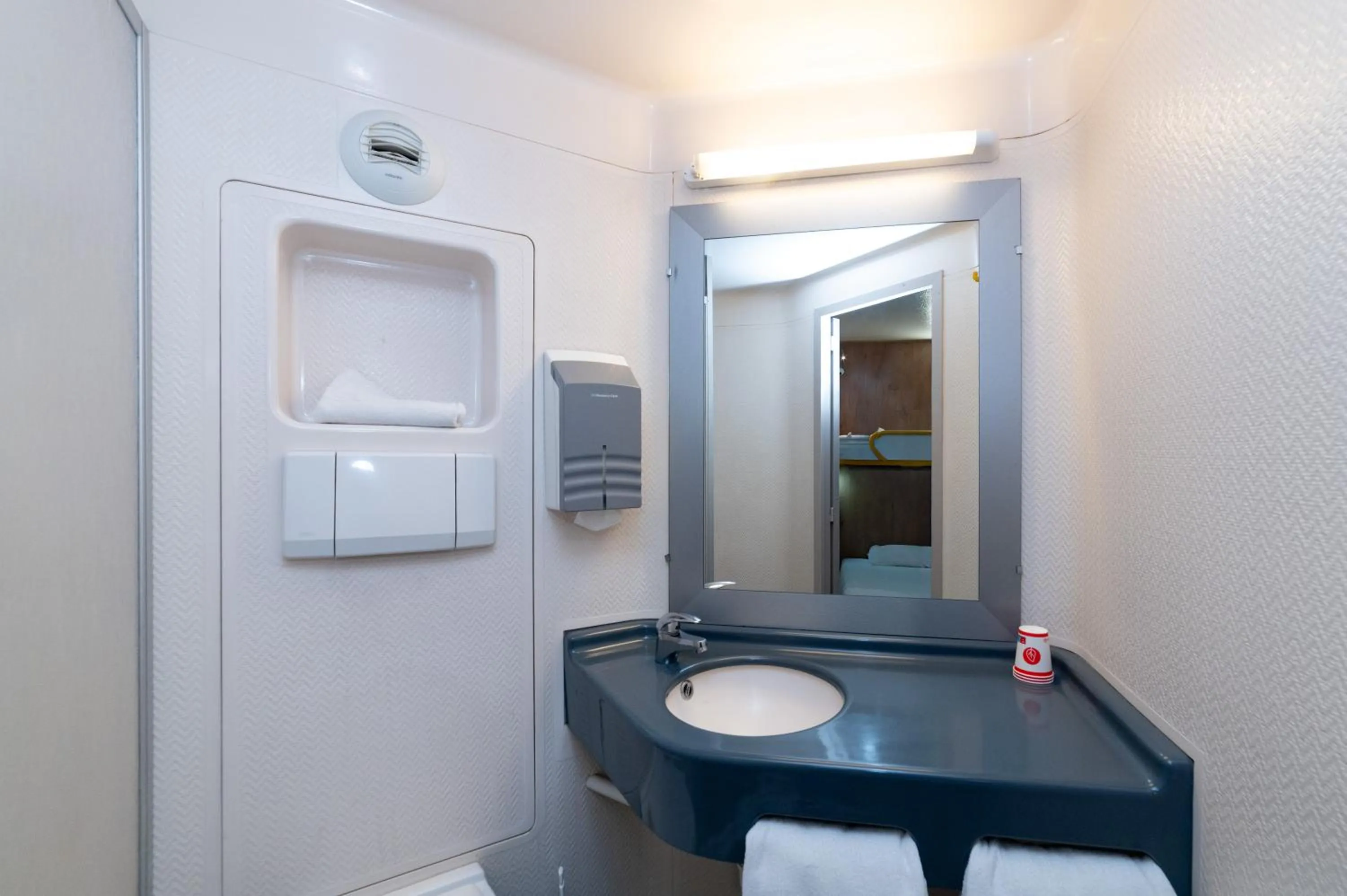 Bathroom in Kyriad Direct Macon Sud