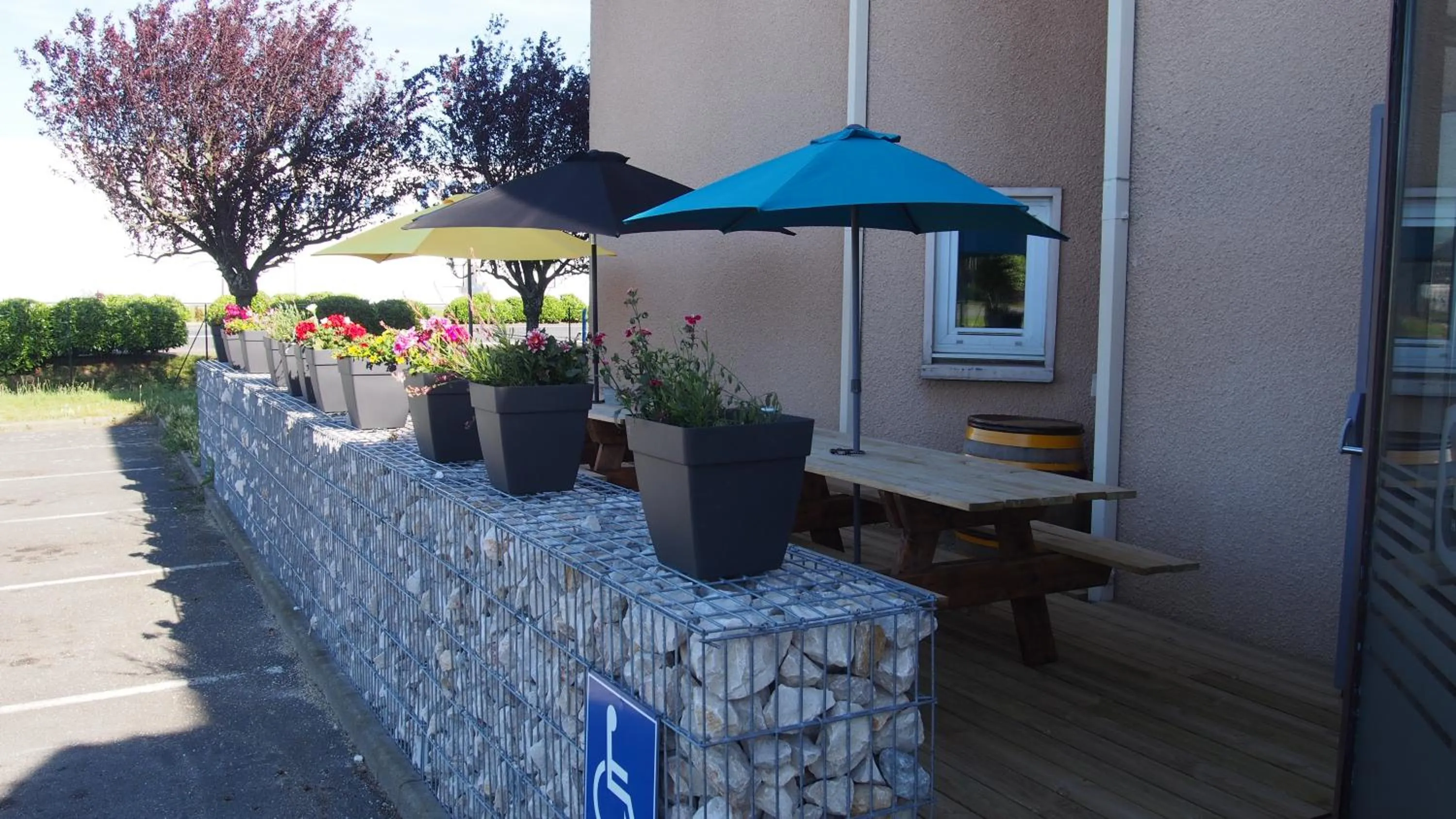 Patio in Kyriad Direct Macon Sud