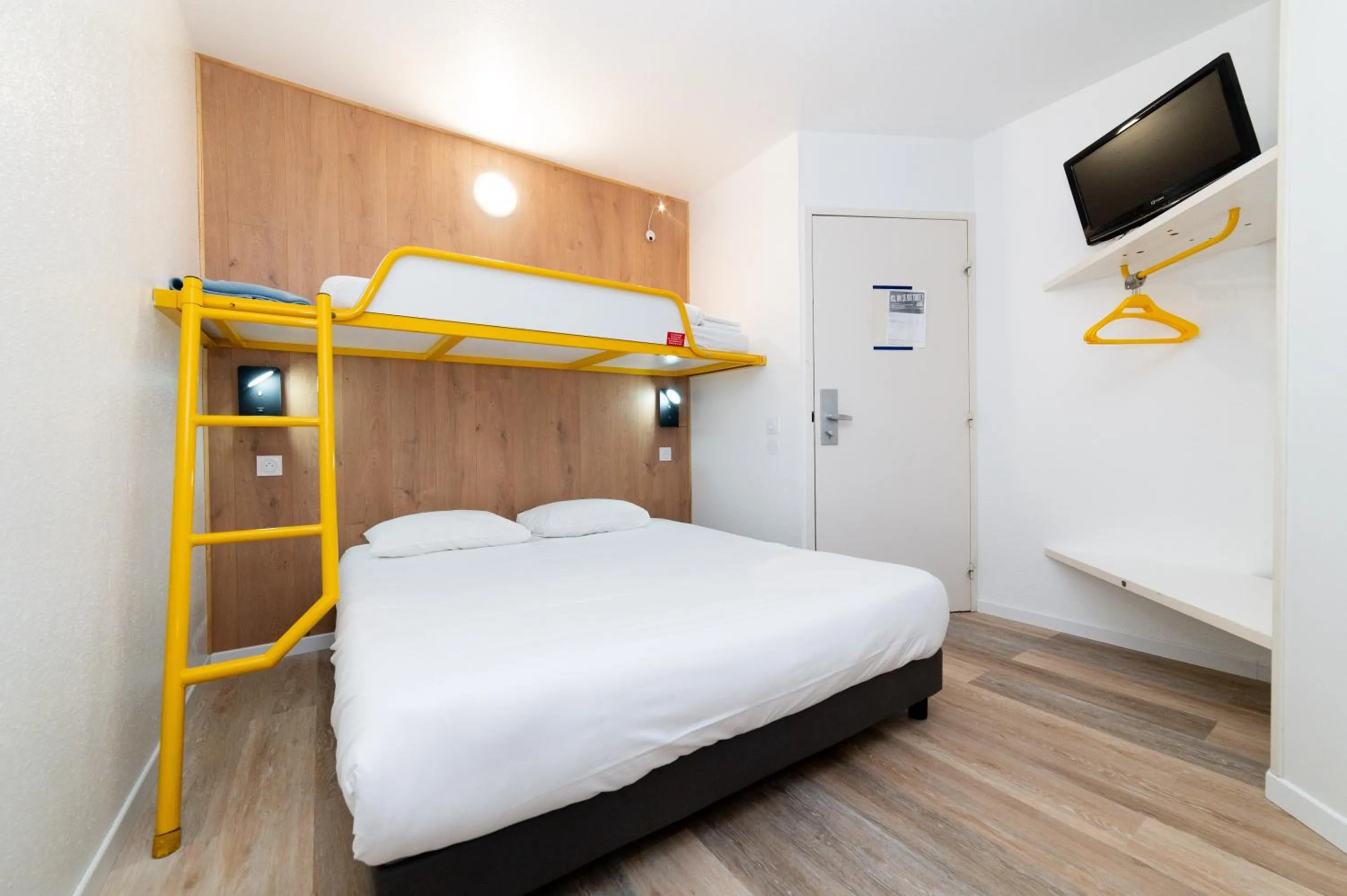 bunk bed, Bed in Kyriad Direct Macon Sud