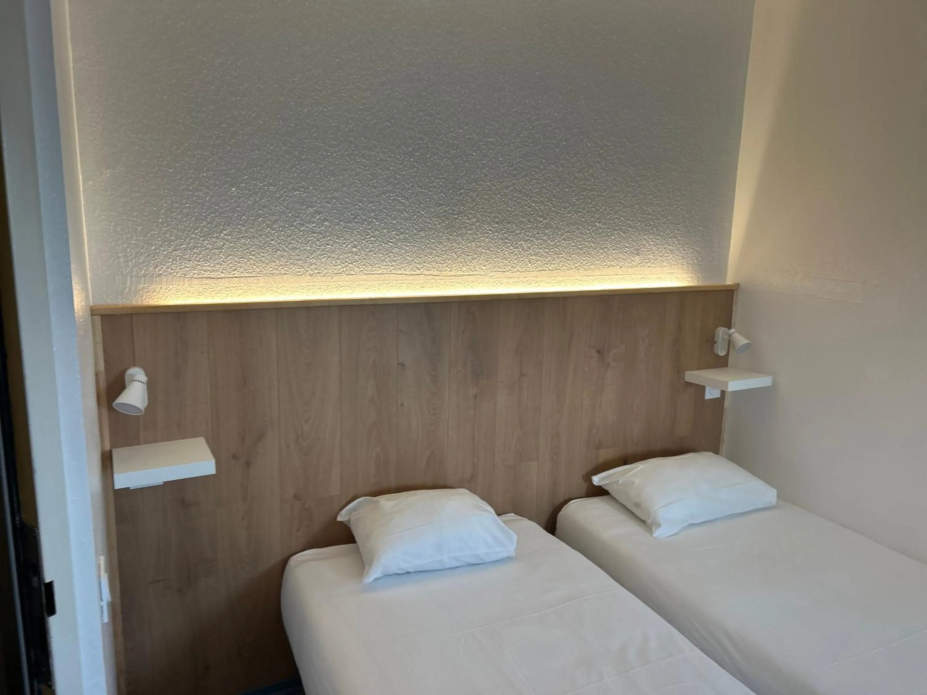 Bed in Kyriad Direct Macon Sud