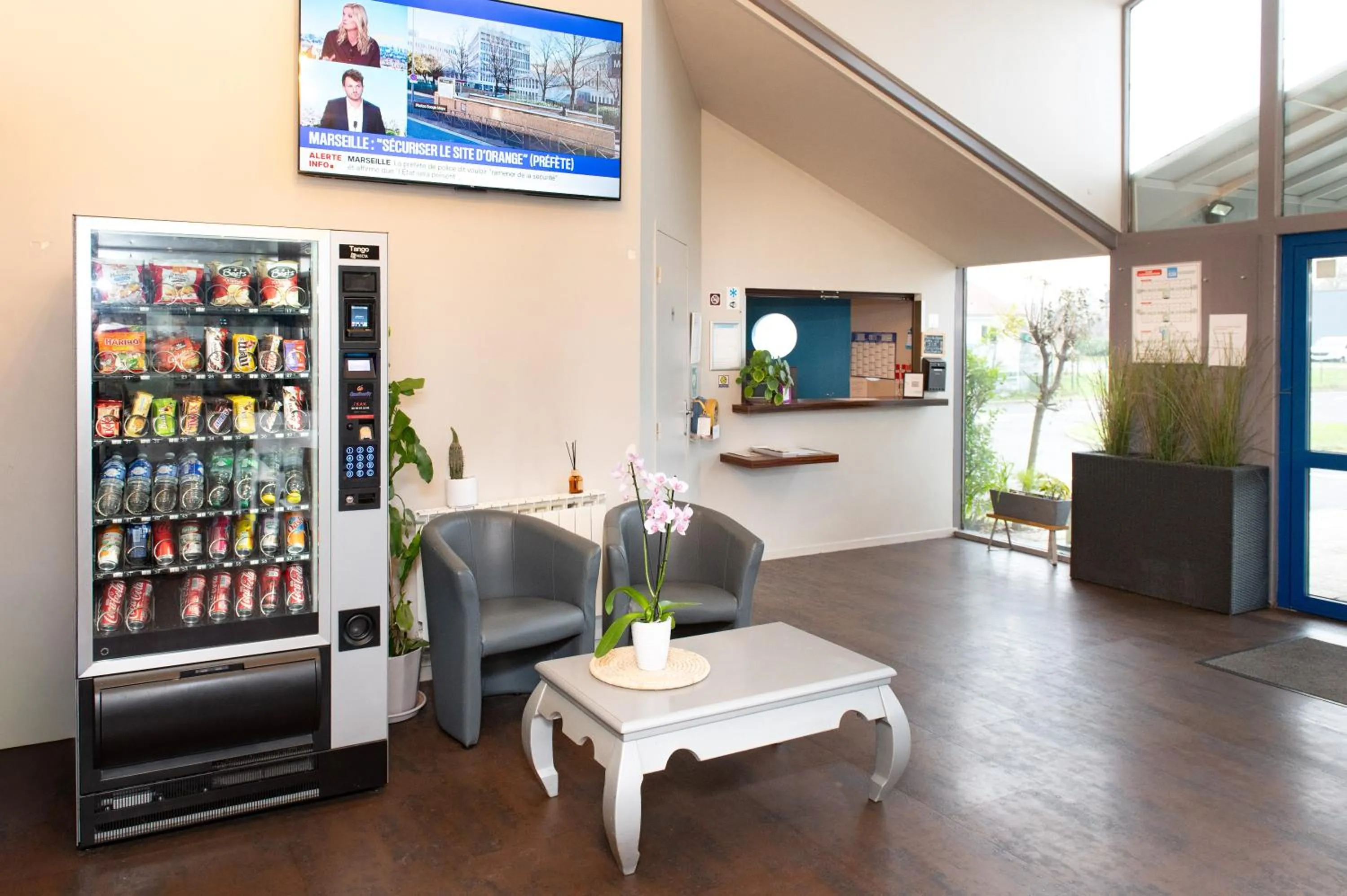 Lobby or reception in Kyriad Direct Macon Sud