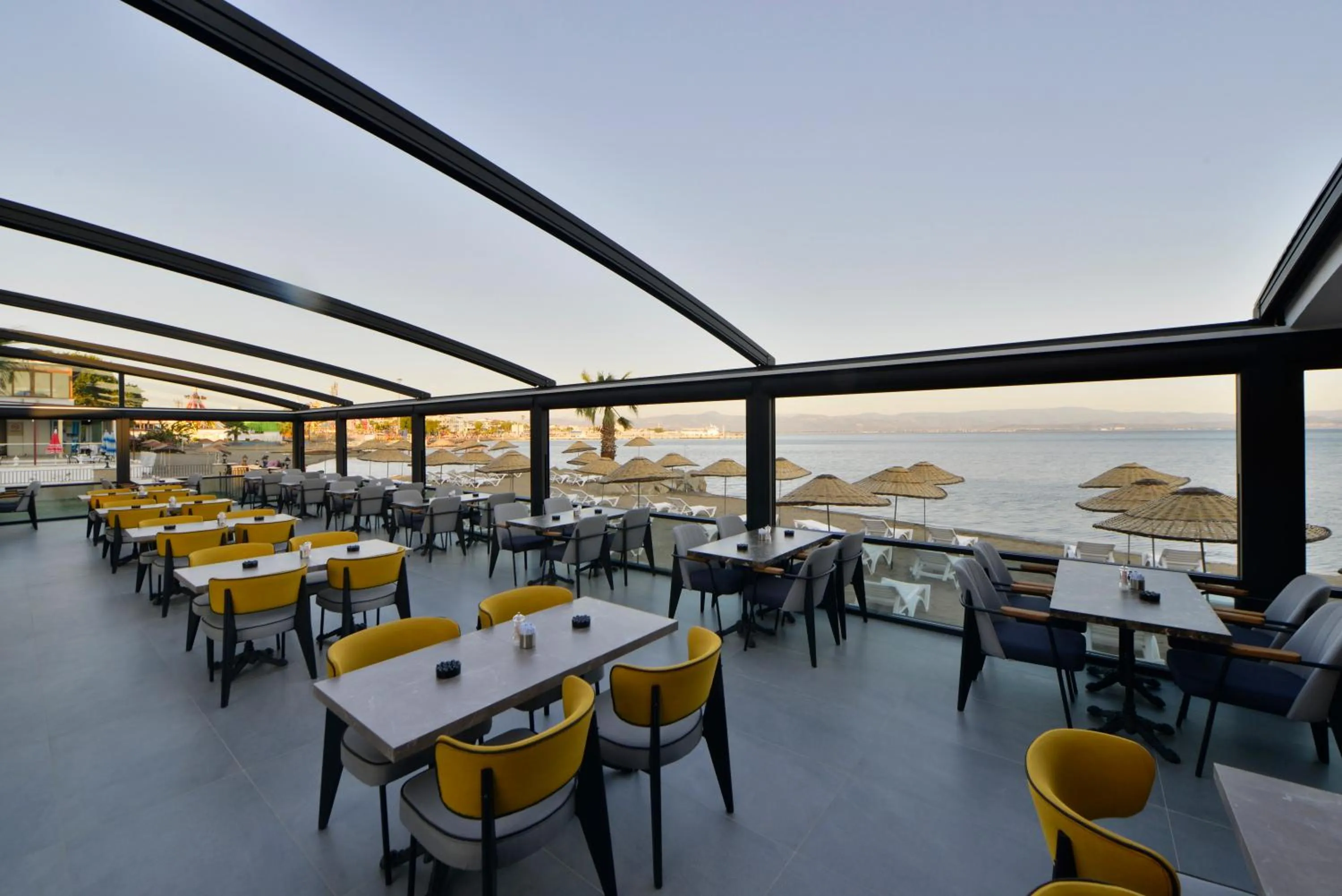 Restaurant/places to eat in Room 23 Hotel