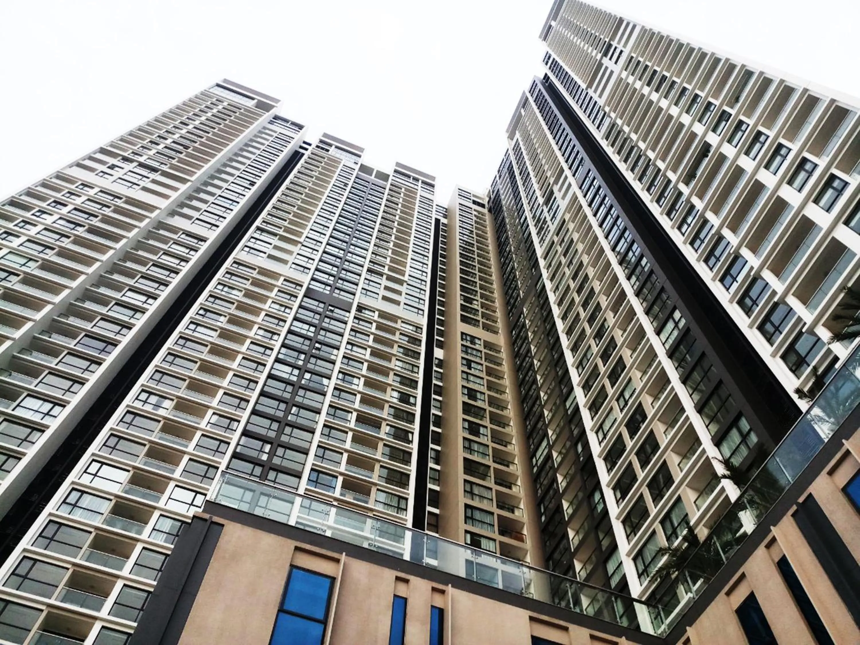 Property building in Luxury Apartment Vinhomes Skylake