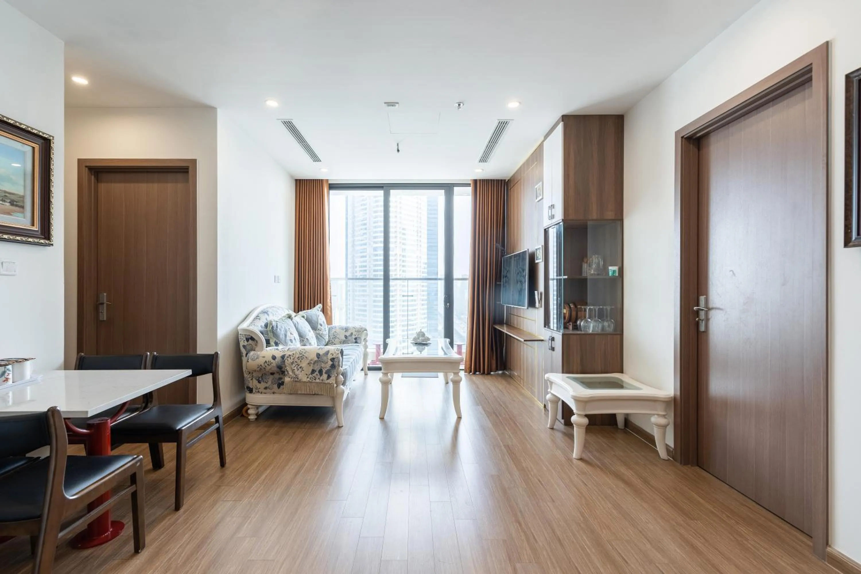 TV and multimedia in Luxury Apartment Vinhomes Skylake