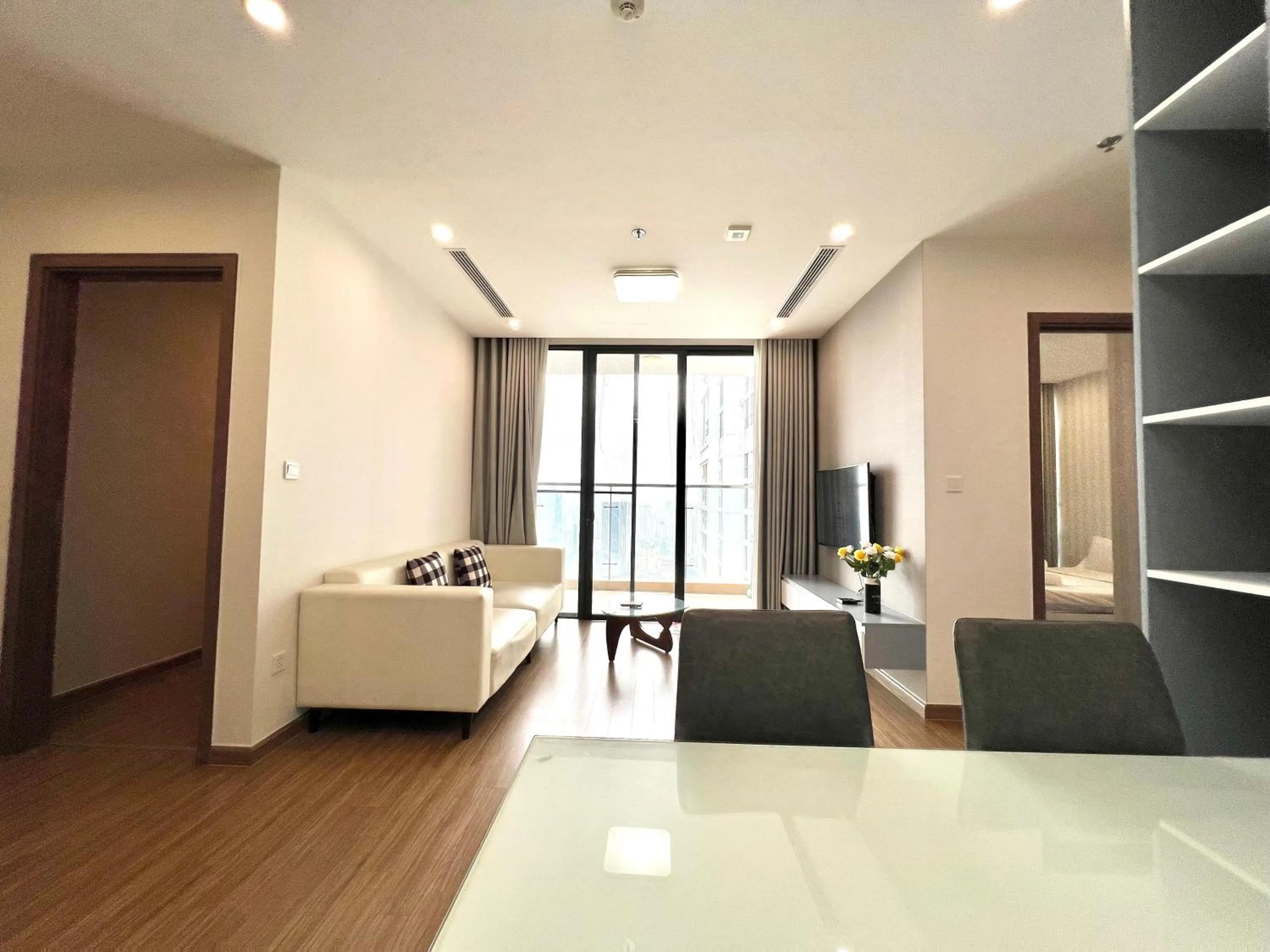 Bed in Luxury Apartment Vinhomes Skylake